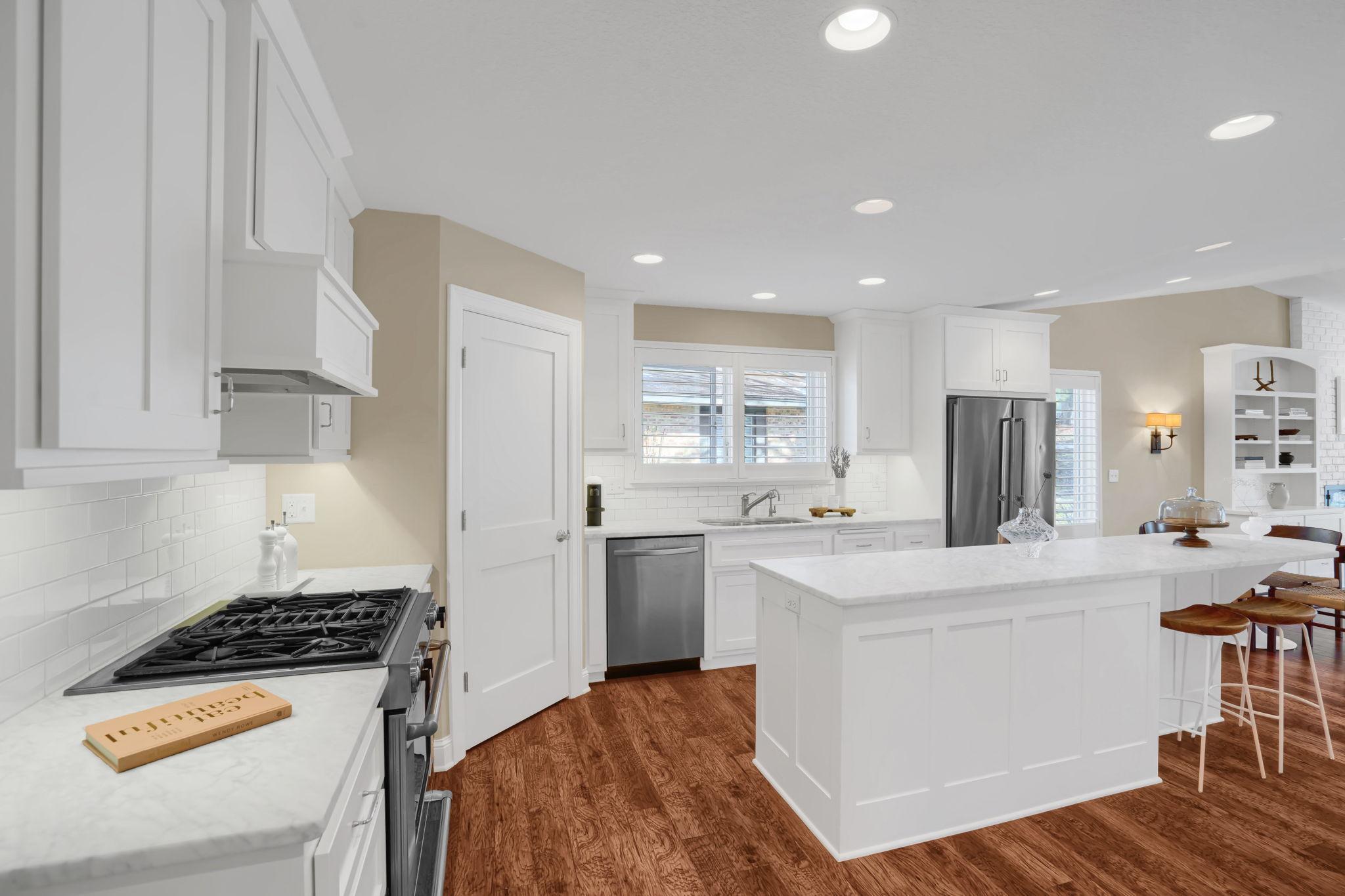 24 Jewel Lane N