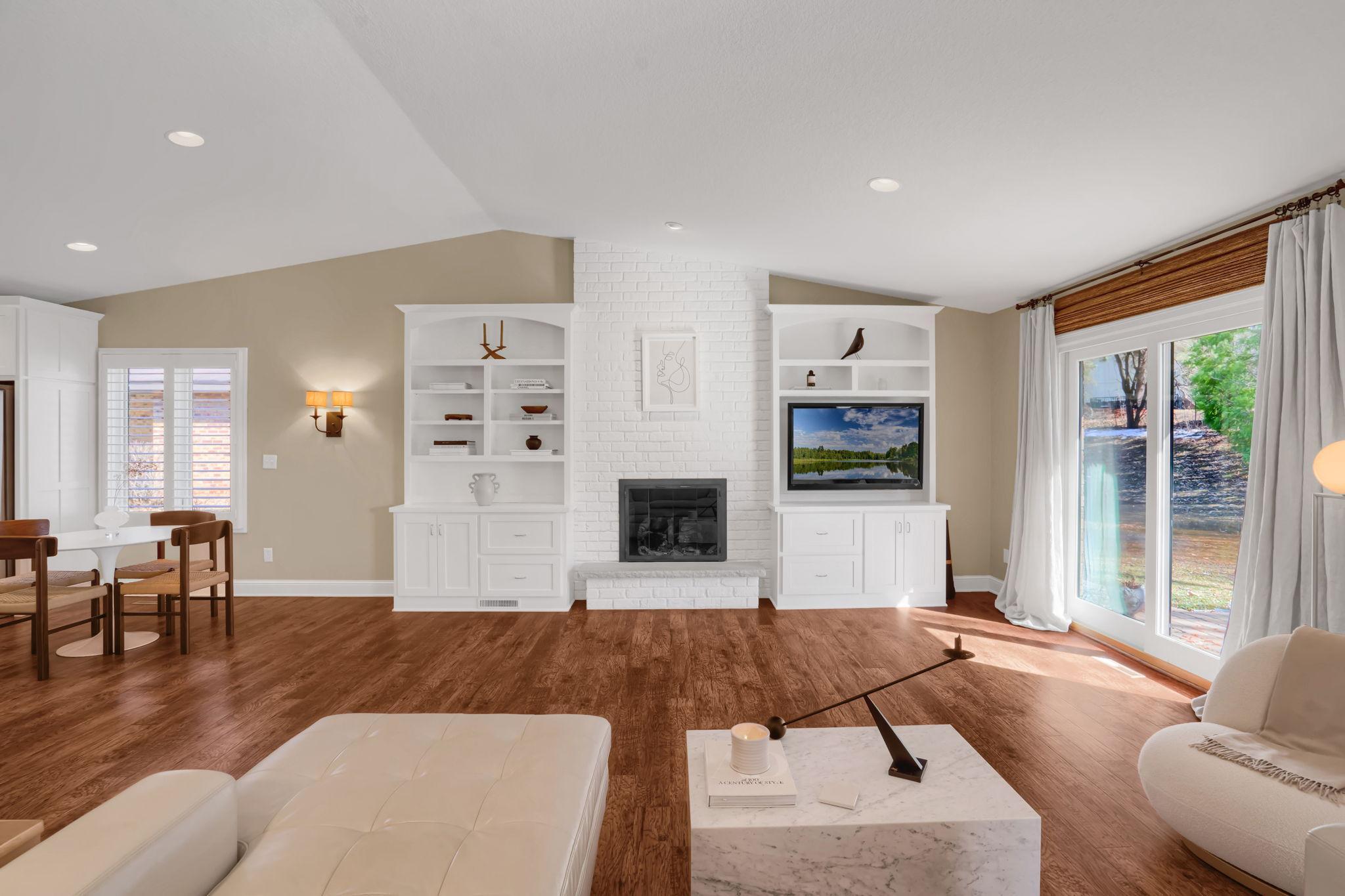 24 Jewel Lane N