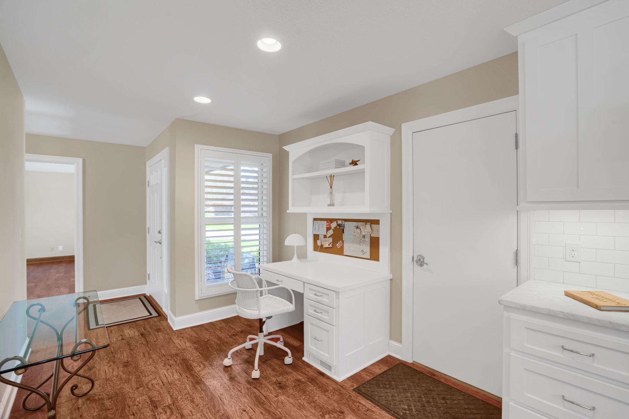 24 Jewel Lane N
