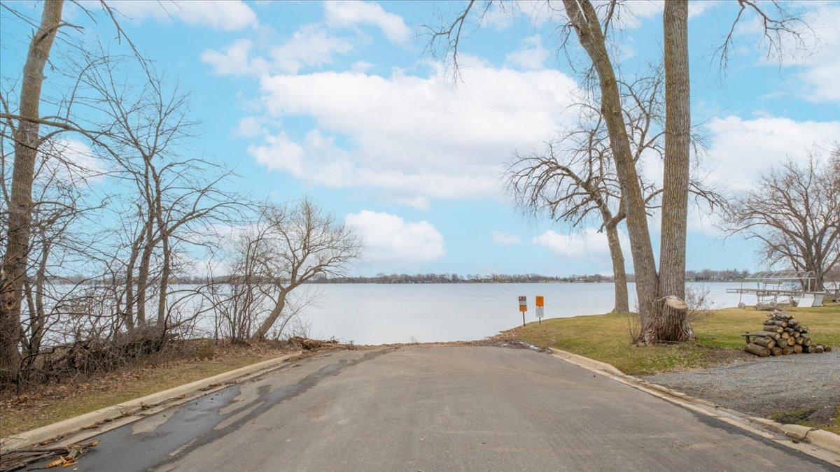 800 N Shore Drive