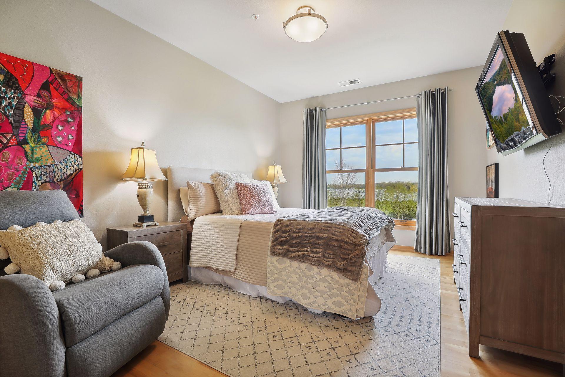 4100 Spring Street Unit: 207
