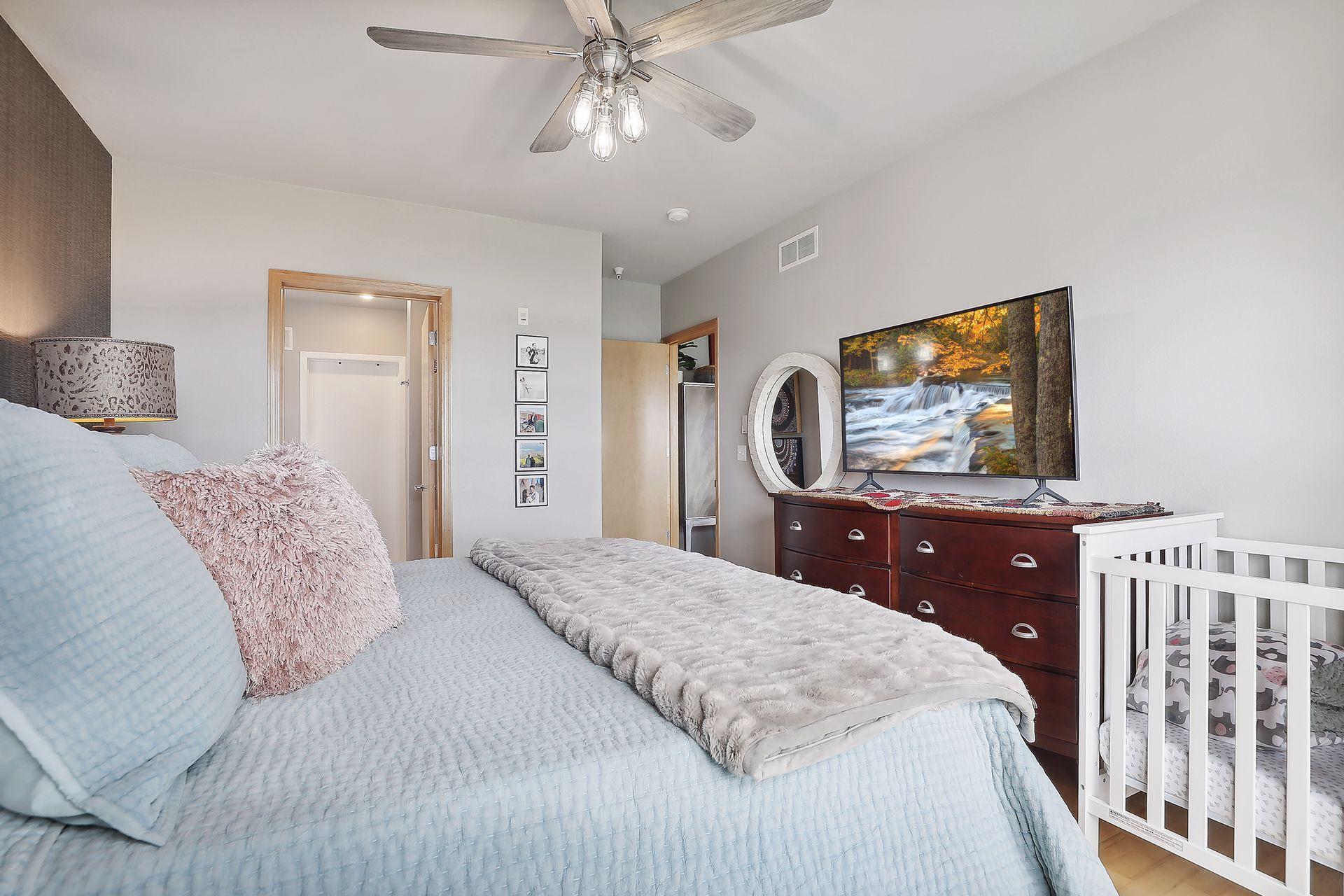 4100 Spring Street Unit: 207