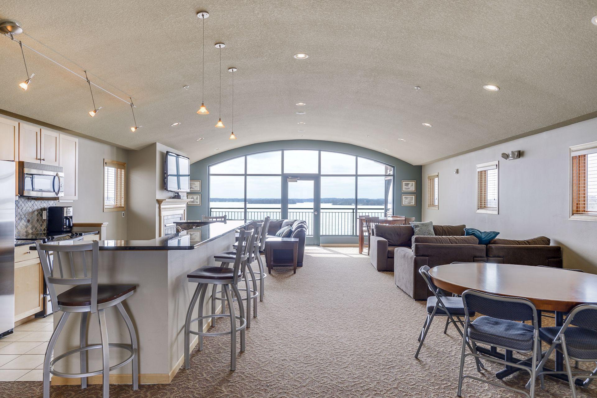 4100 Spring Street Unit: 207