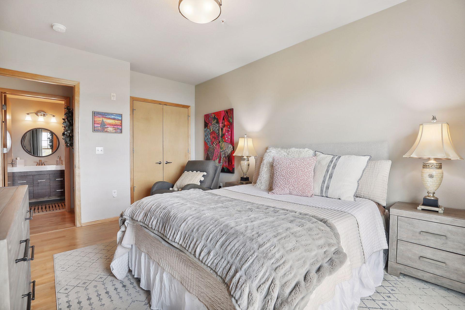 4100 Spring Street Unit: 207