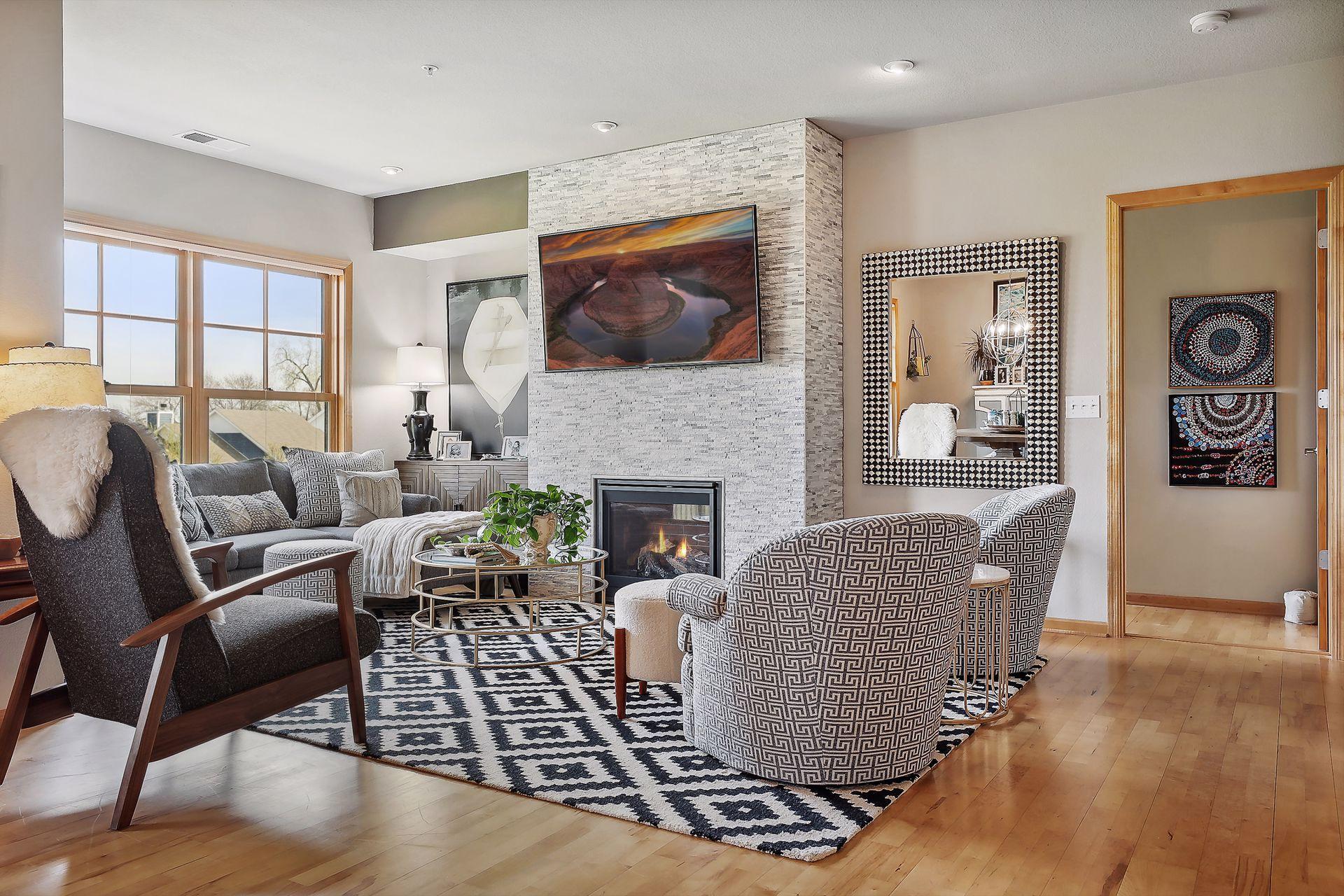 4100 Spring Street Unit: 207