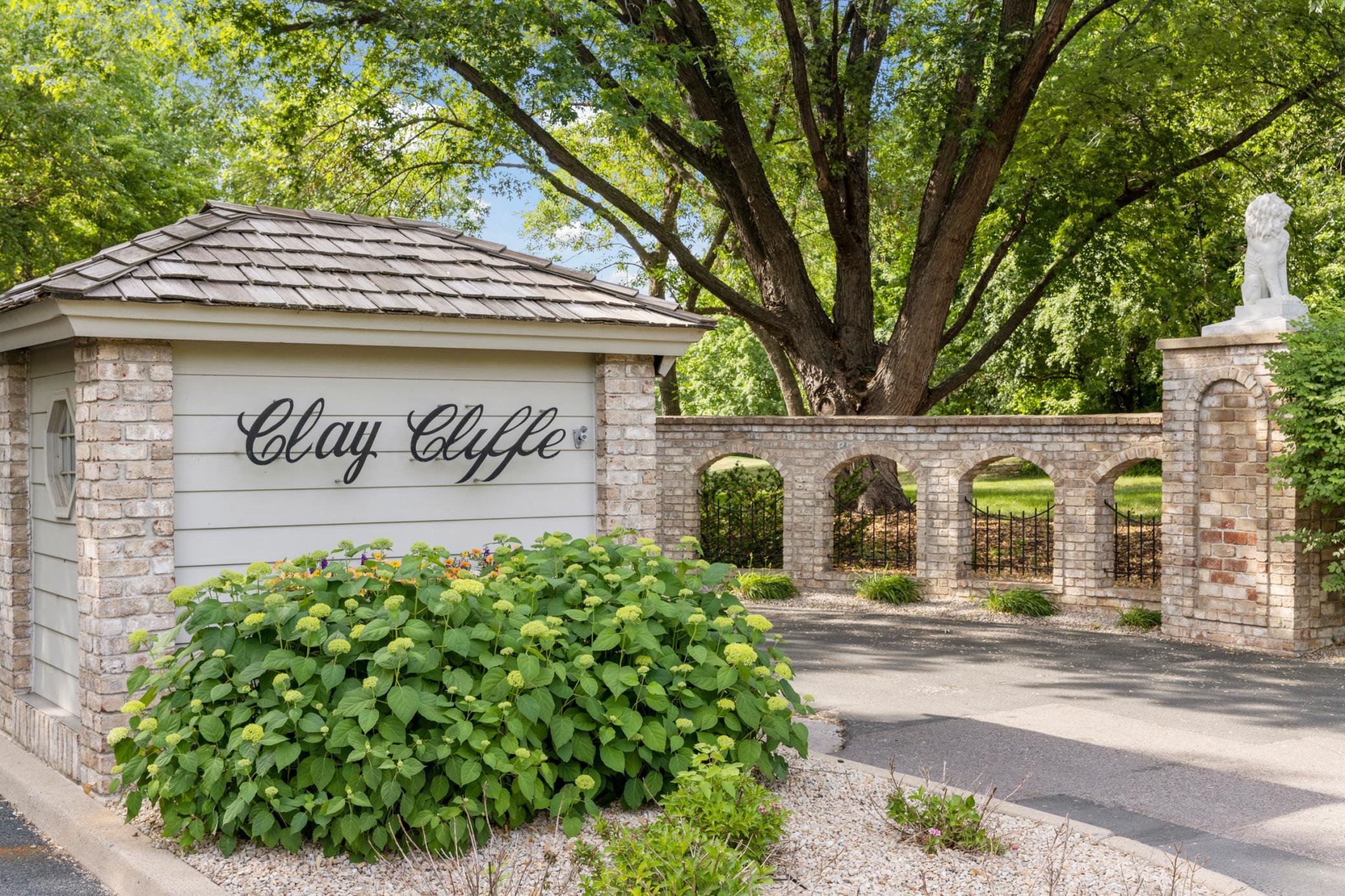 40 Clay Cliffe Drive