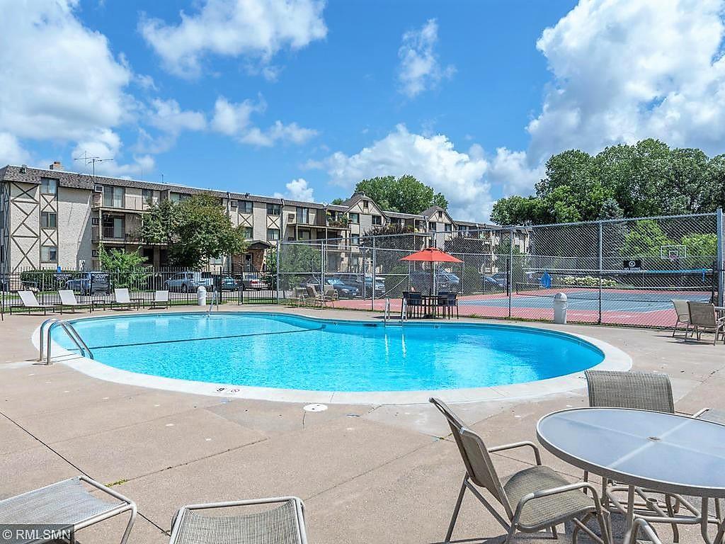 1304 W Medicine Lake Drive Unit: 210