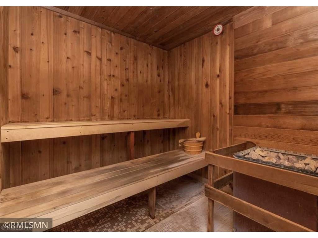 1304 W Medicine Lake Drive Unit: 210