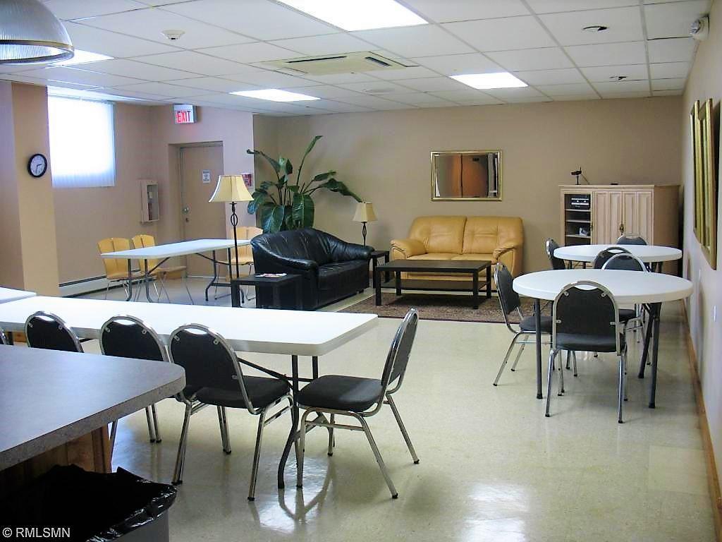 1304 W Medicine Lake Drive Unit: 210