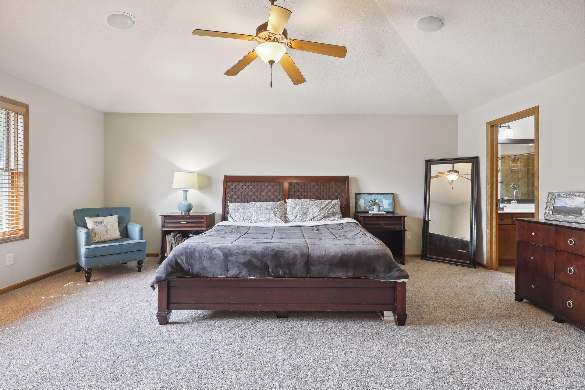 18031 Kingsway Path