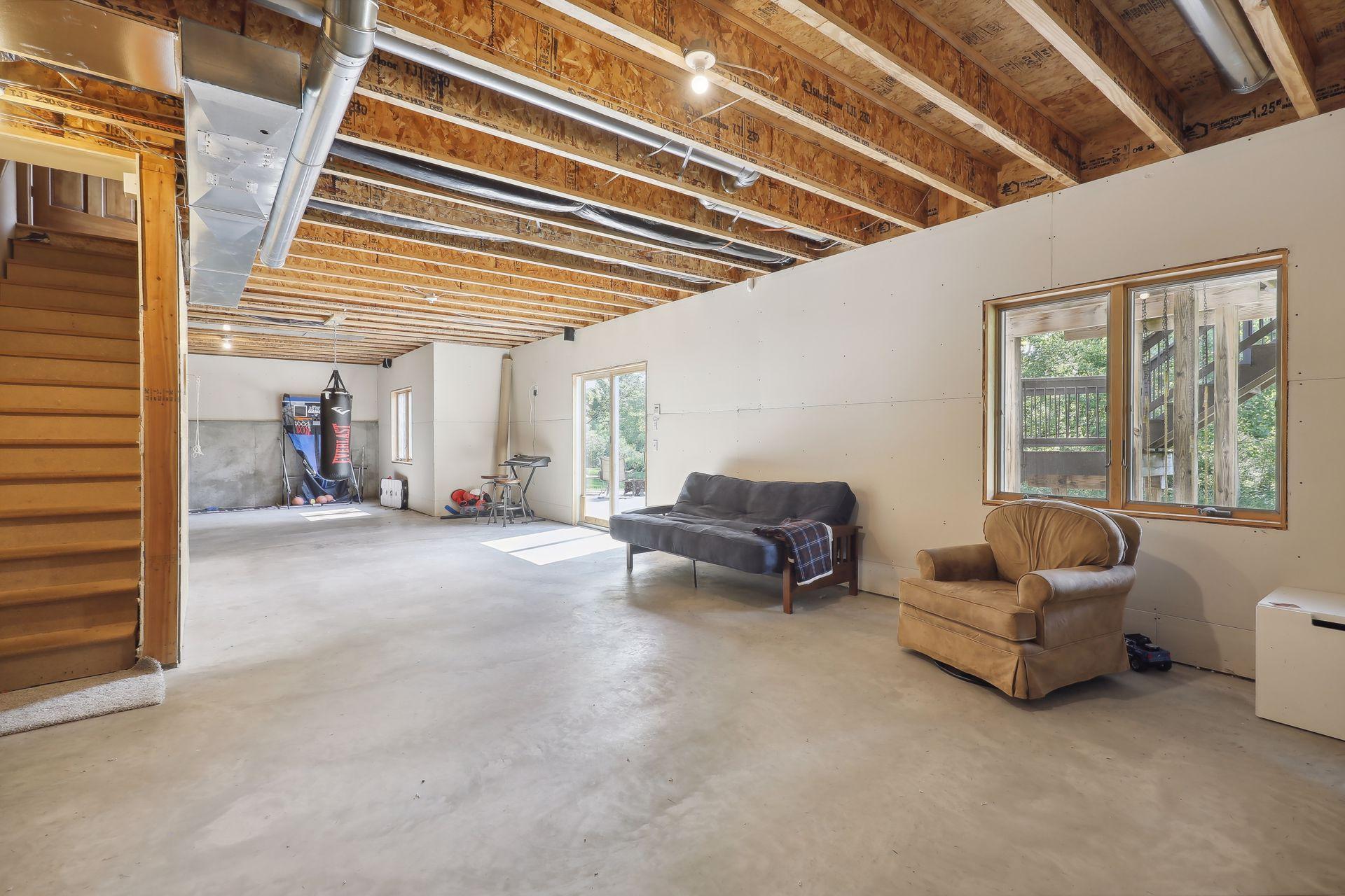 18031 Kingsway Path
