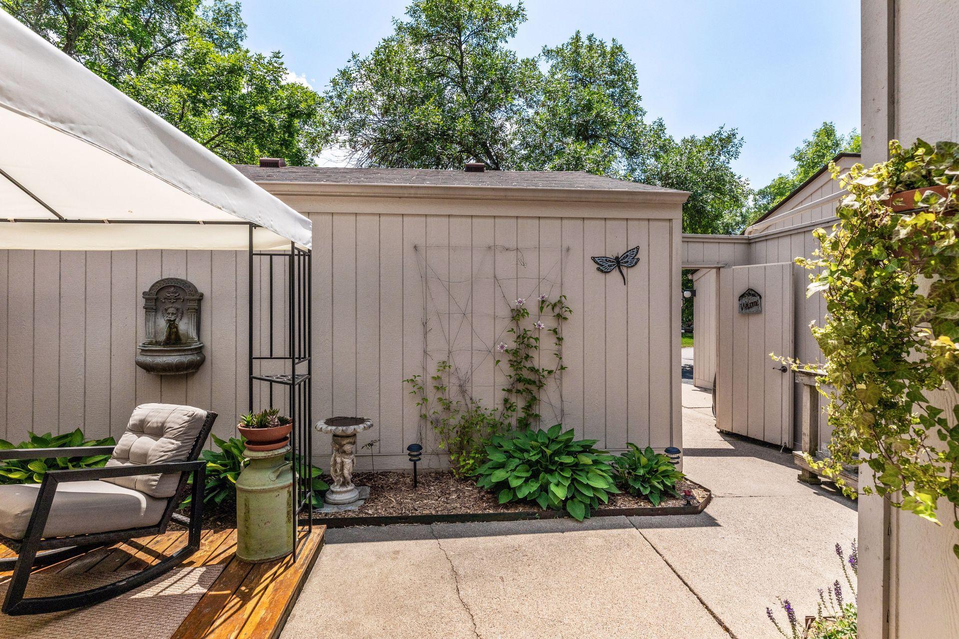 1623 Black Oaks Place N