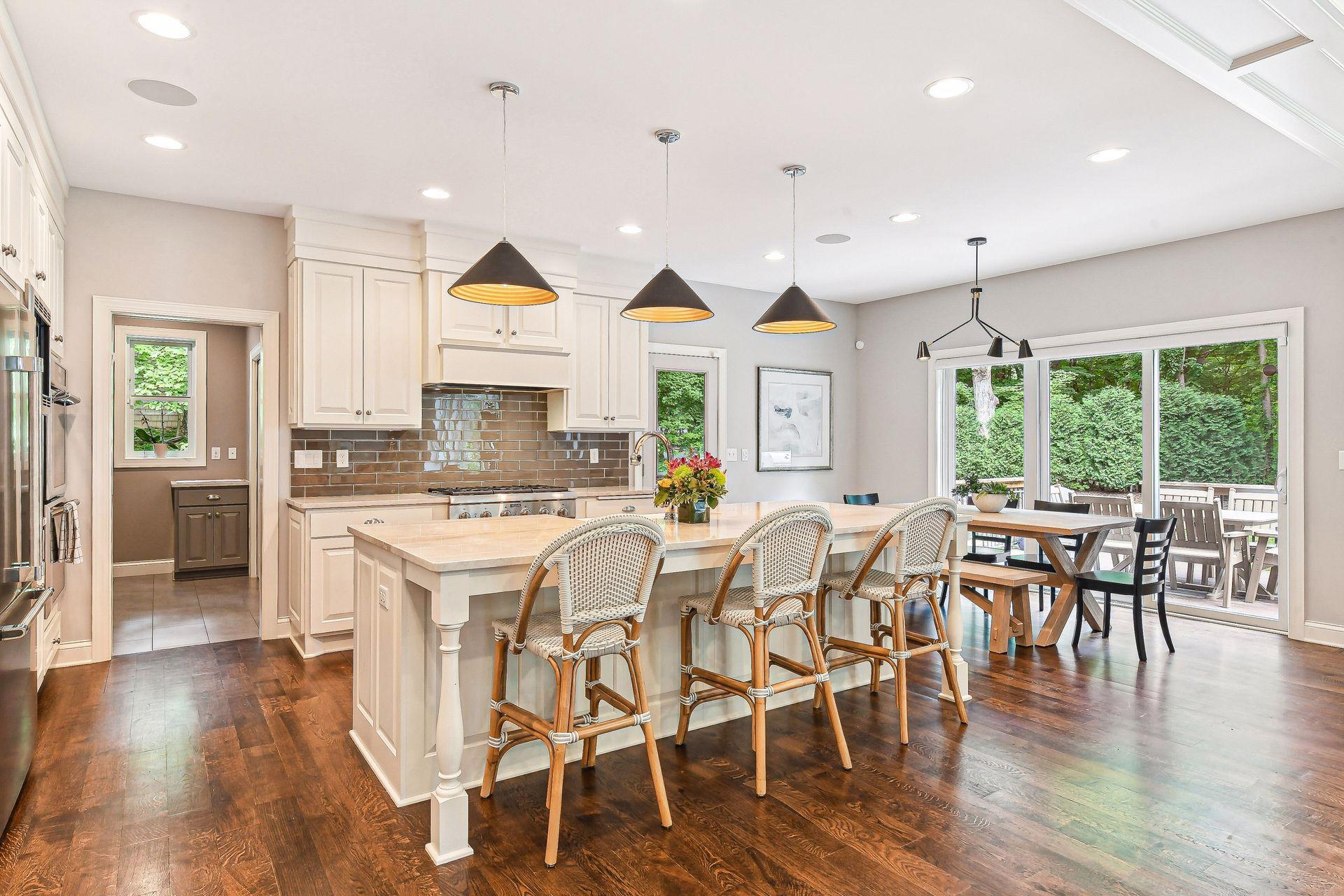 4815 Suburban Drive