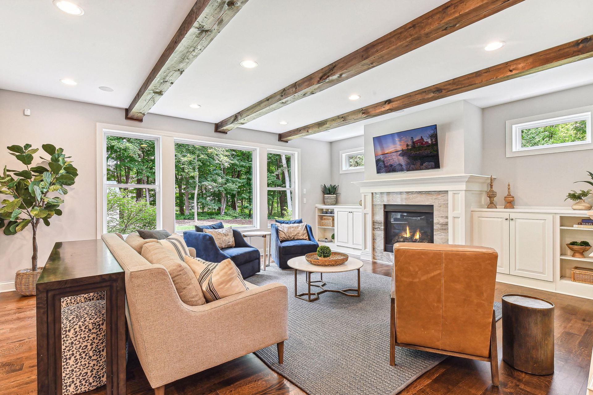4815 Suburban Drive