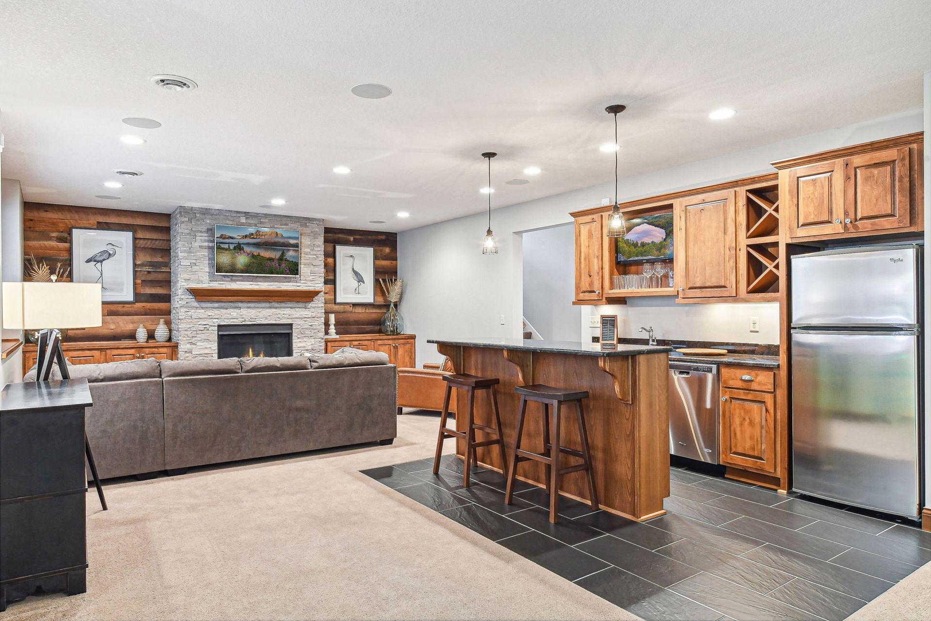 4815 Suburban Drive
