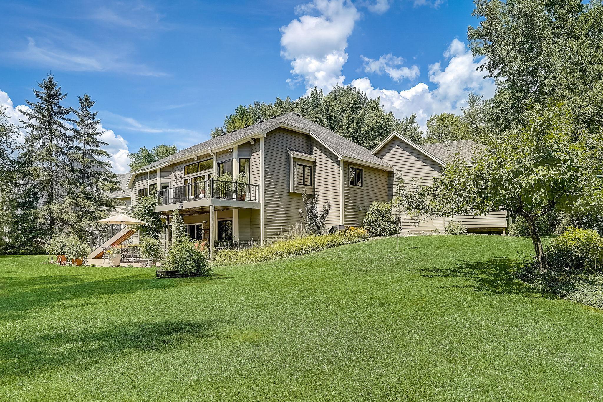 27585 Woodside Road