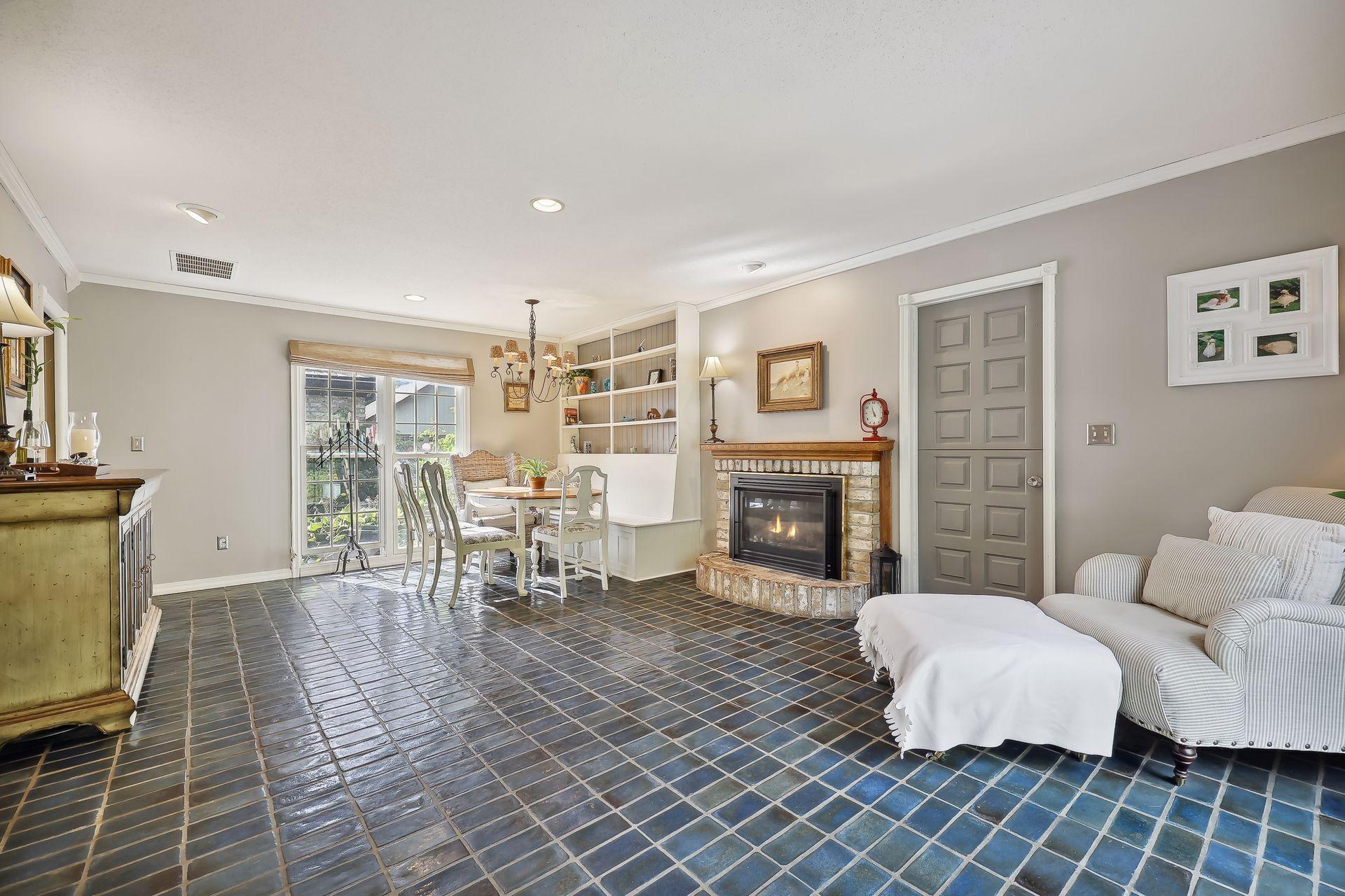 1065 Tamarack Drive