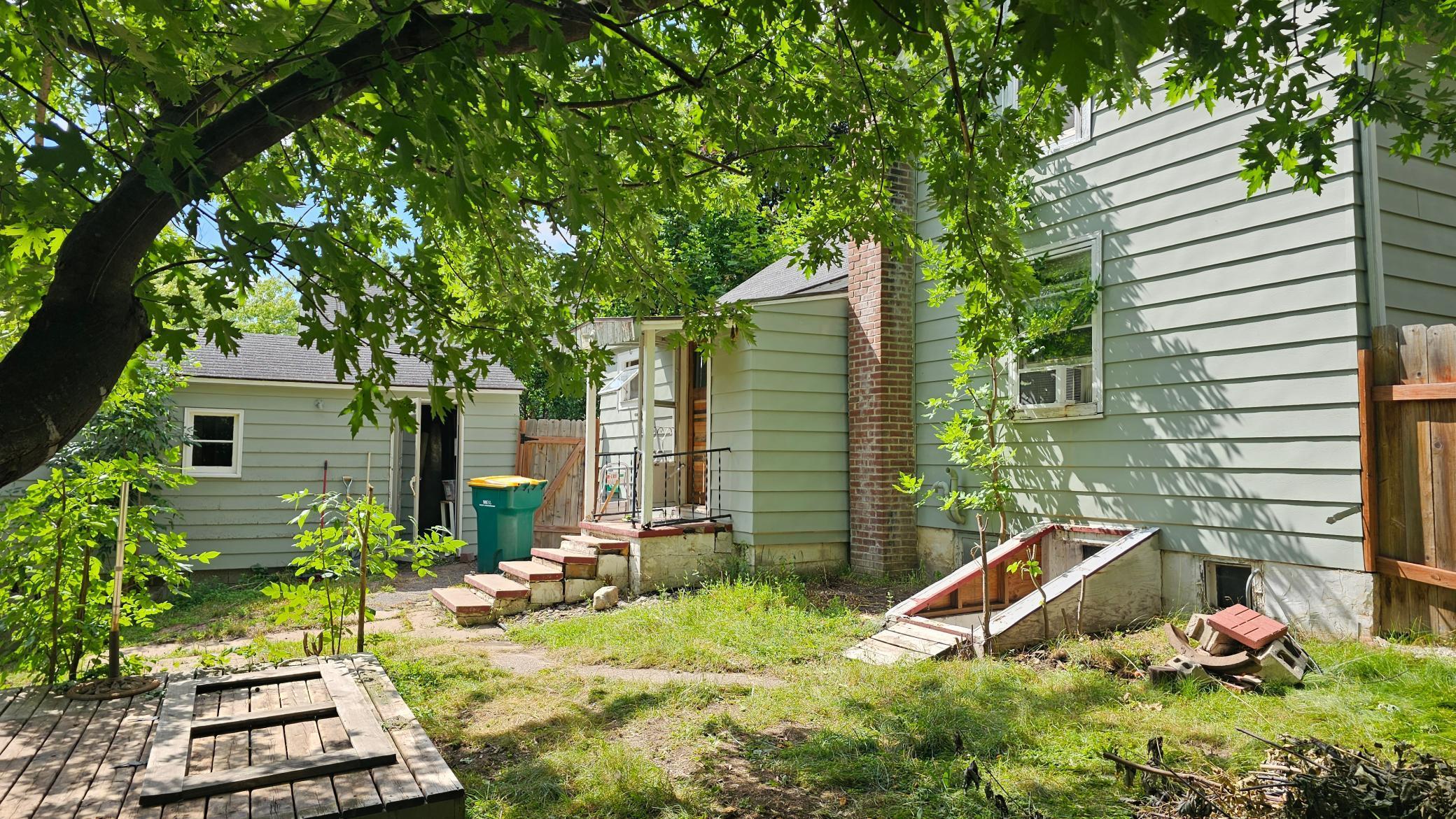 1417 Olive Street W