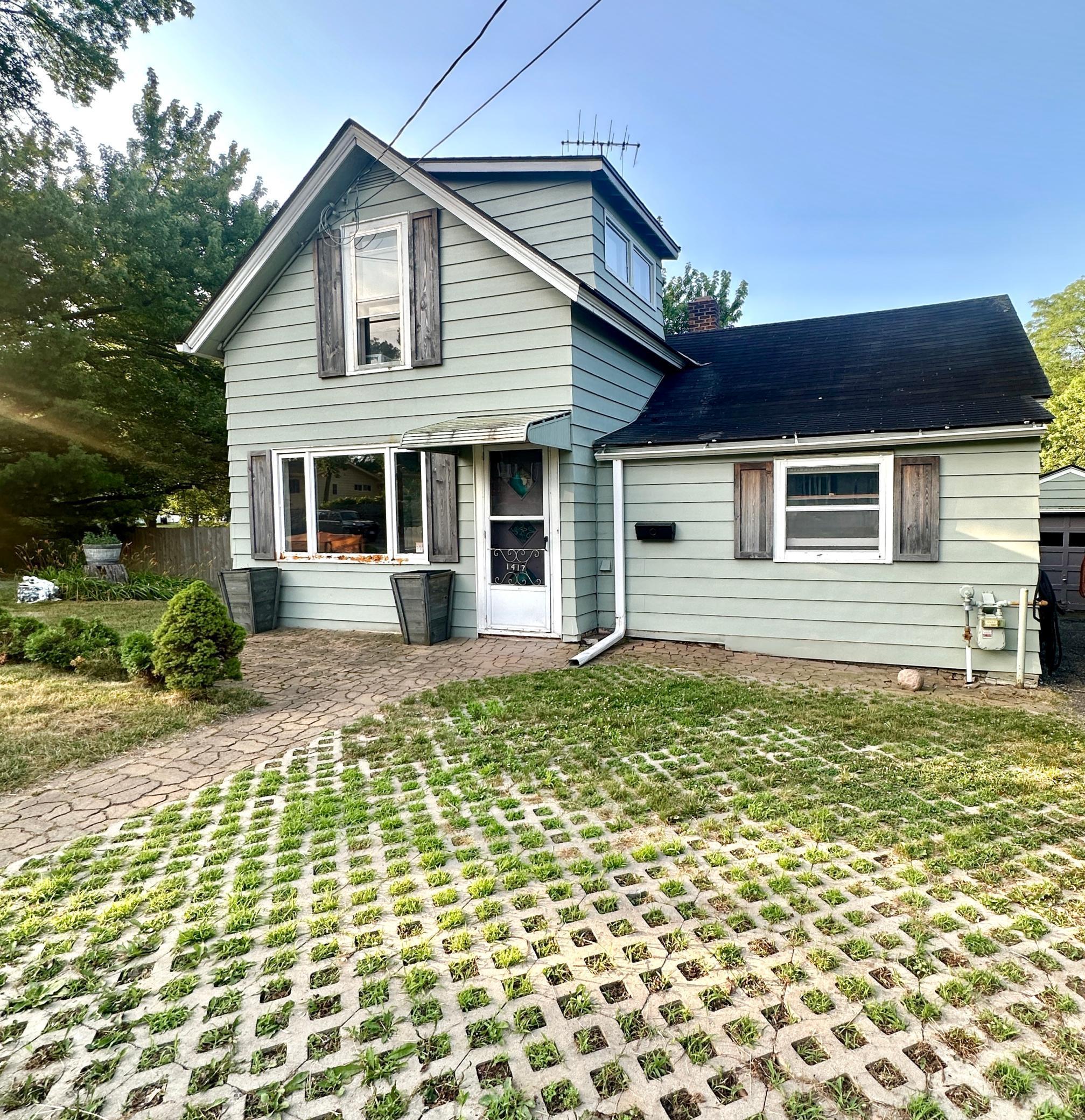 1417 Olive Street W