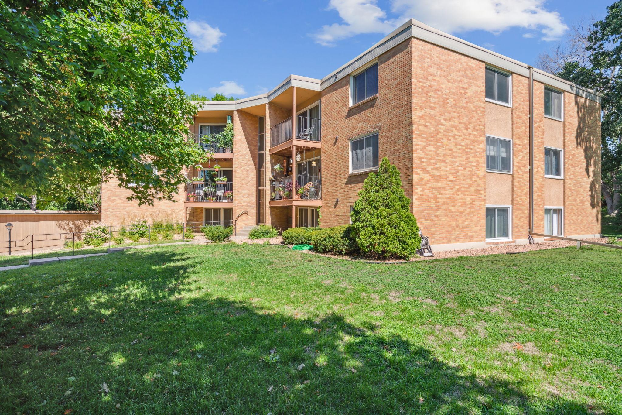 9145 Highway 55 Unit: 304
