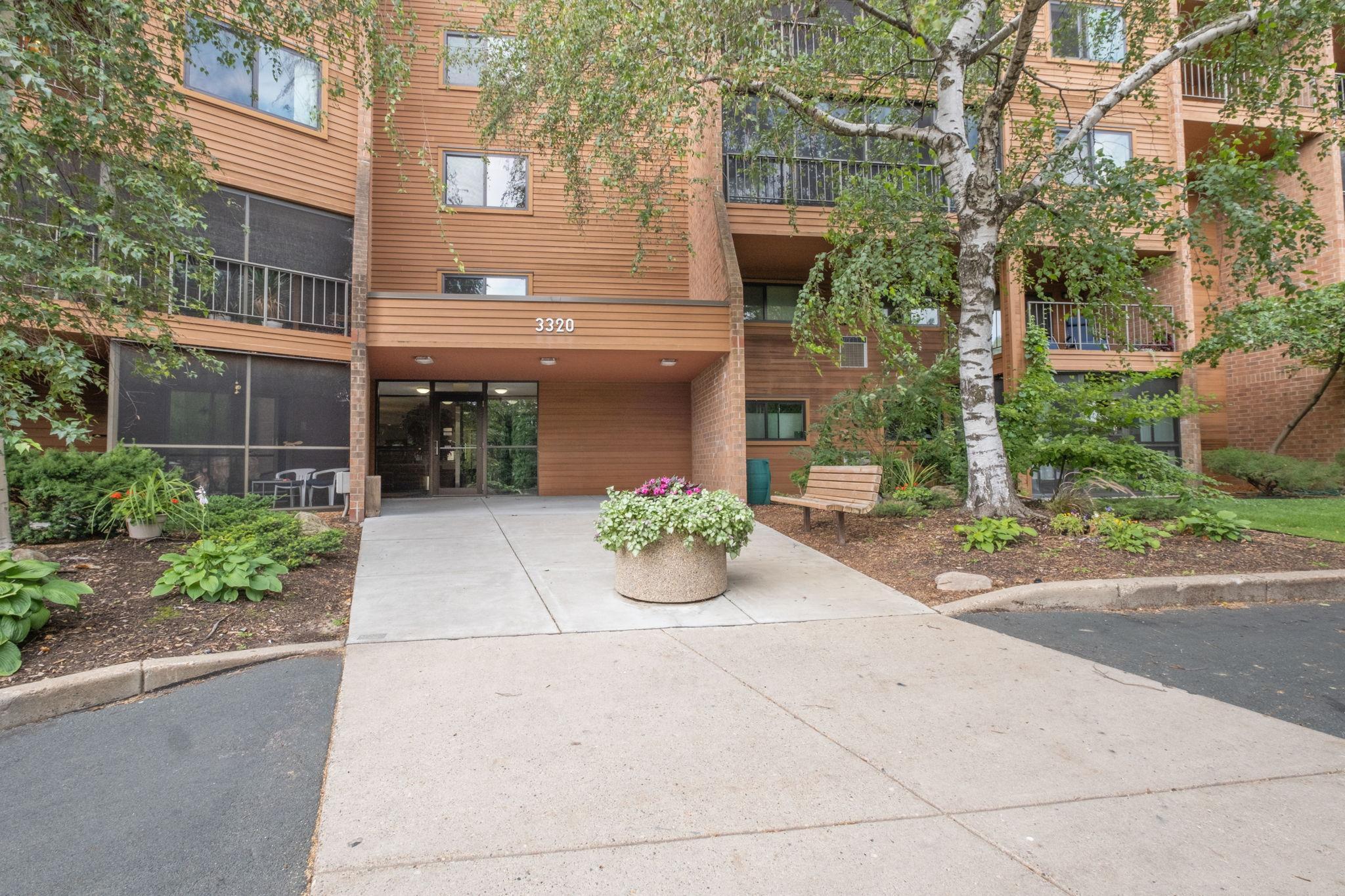 3320 Louisiana Avenue S Unit: 404