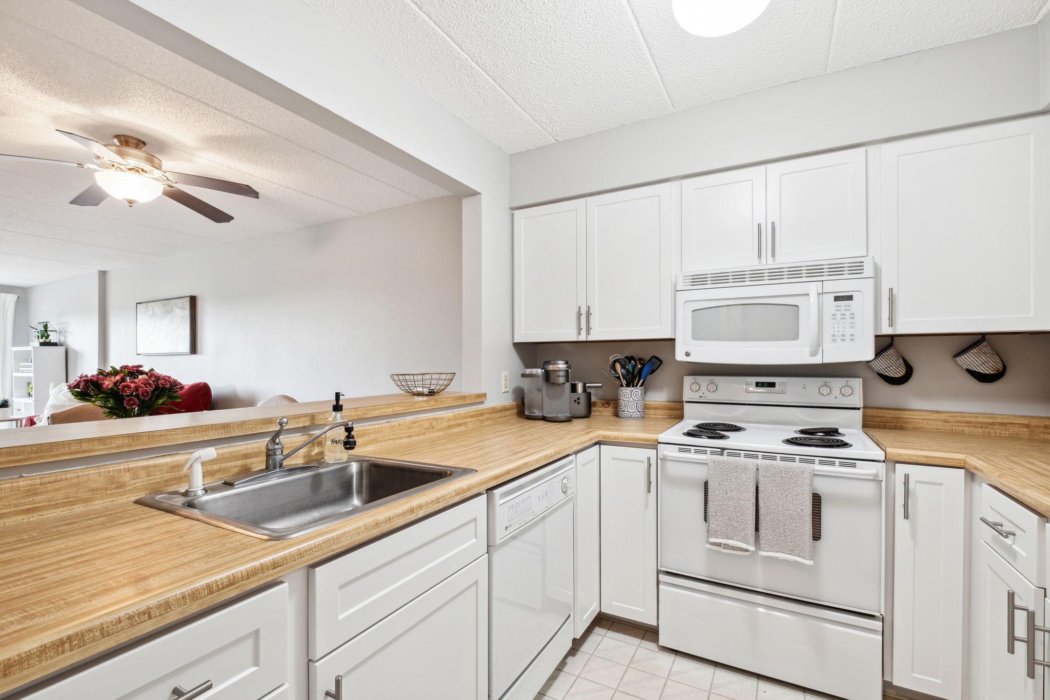 3320 Louisiana Avenue S Unit: 404