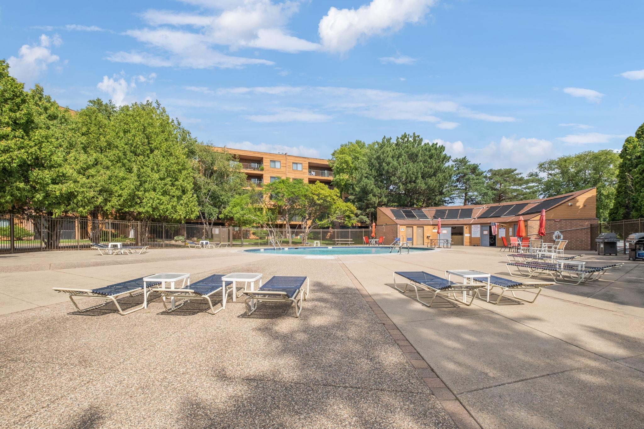 3320 Louisiana Avenue S Unit: 404