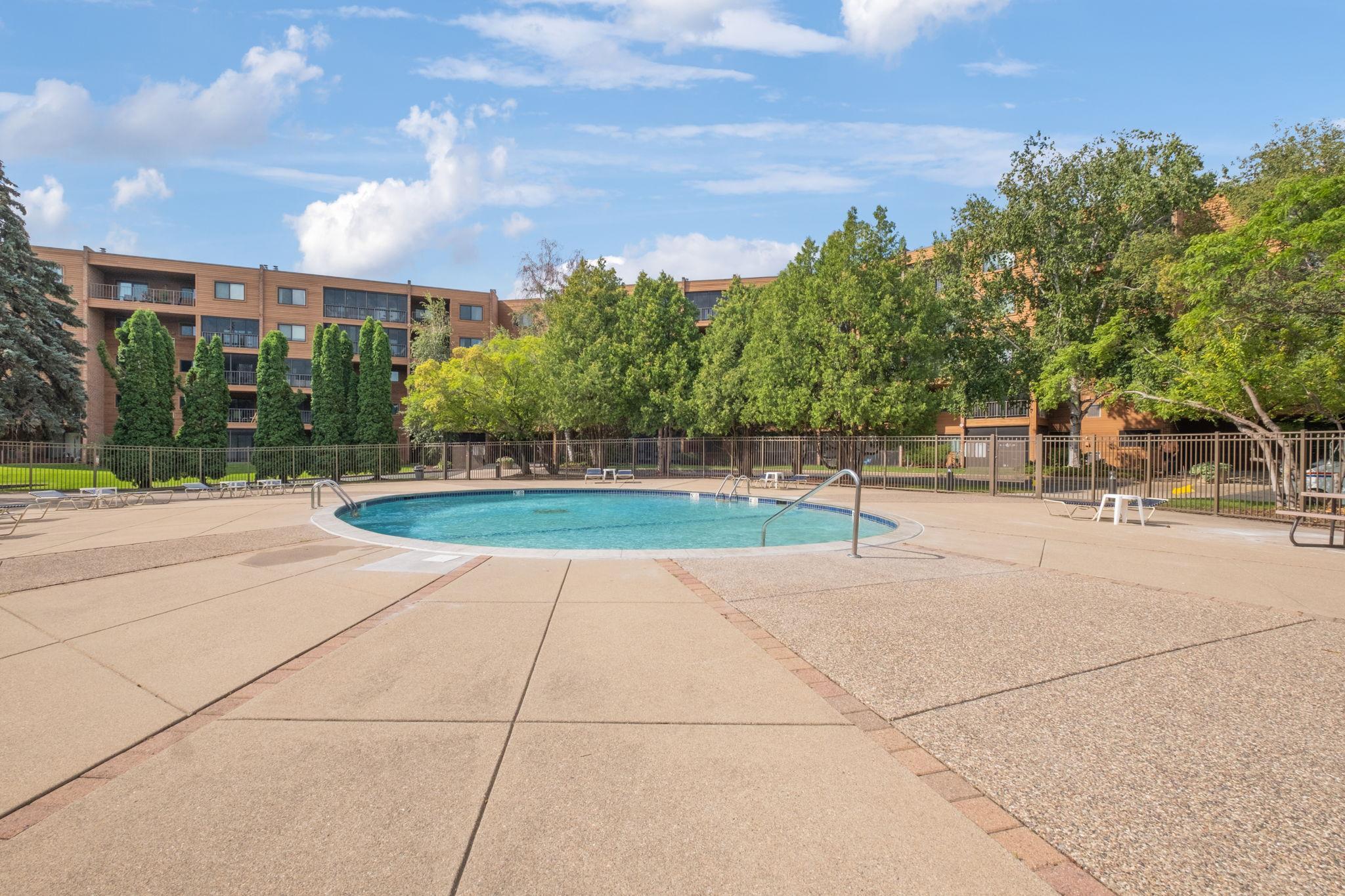 3320 Louisiana Avenue S Unit: 404