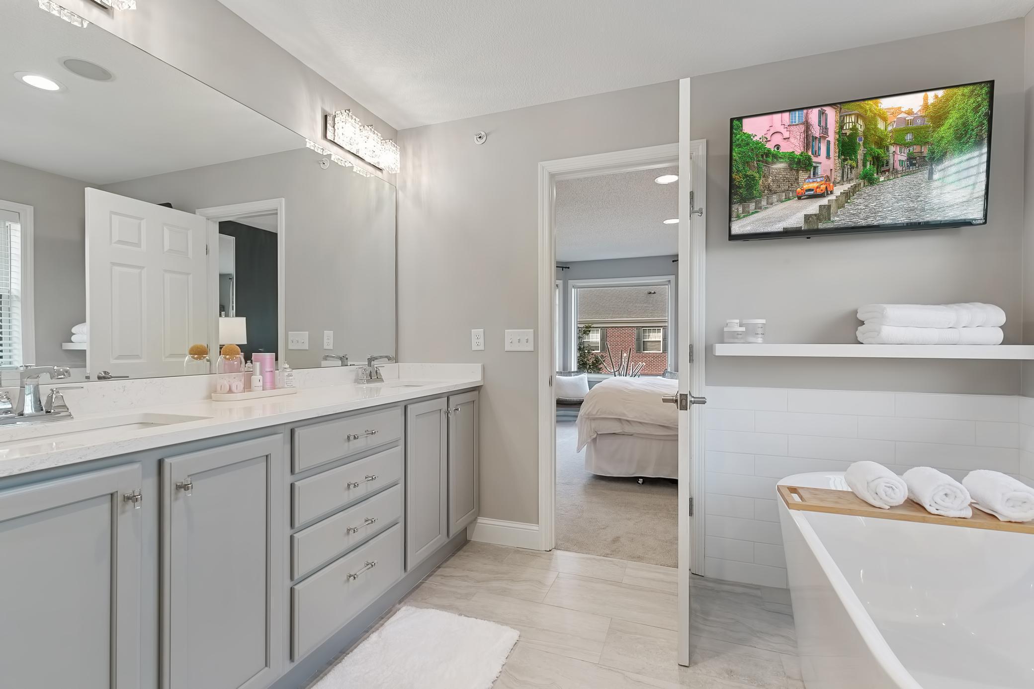 6090 W 16th Street Unit: 901