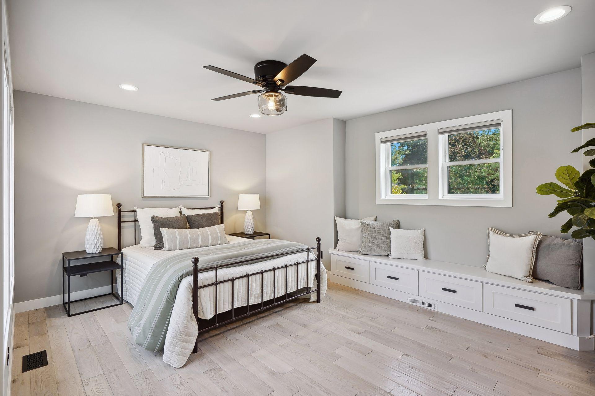 2728 Webster Avenue S