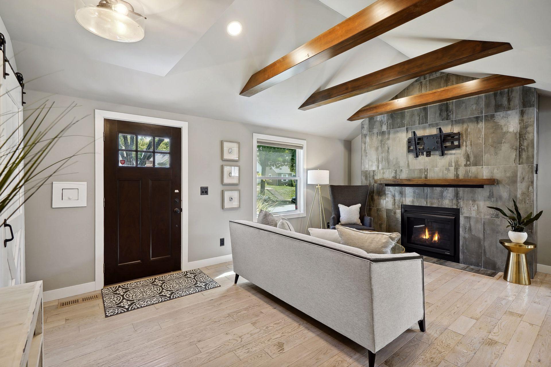 2728 Webster Avenue S