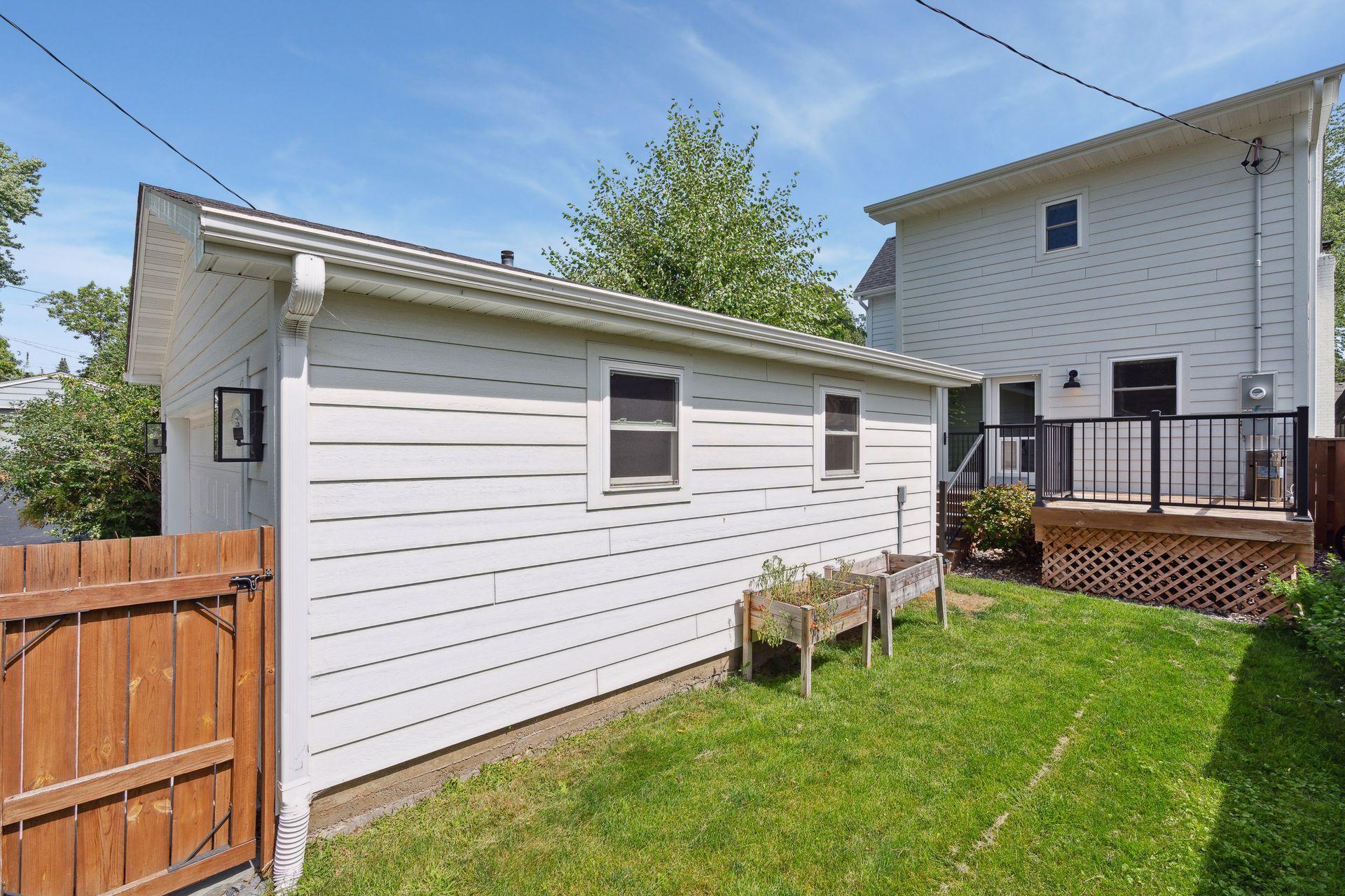 2728 Webster Avenue S