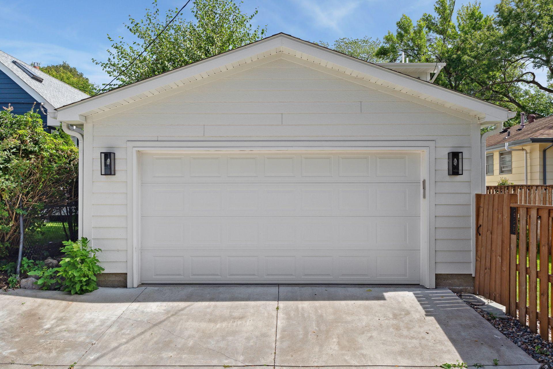 2728 Webster Avenue S