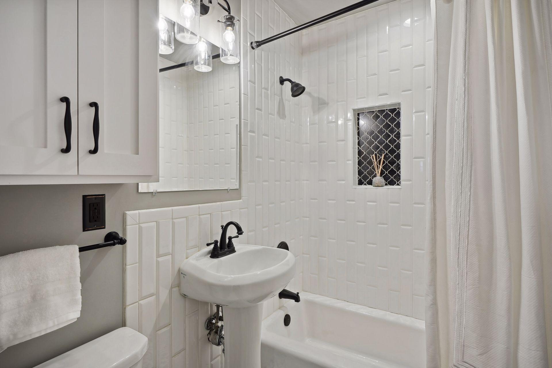 2728 Webster Avenue S