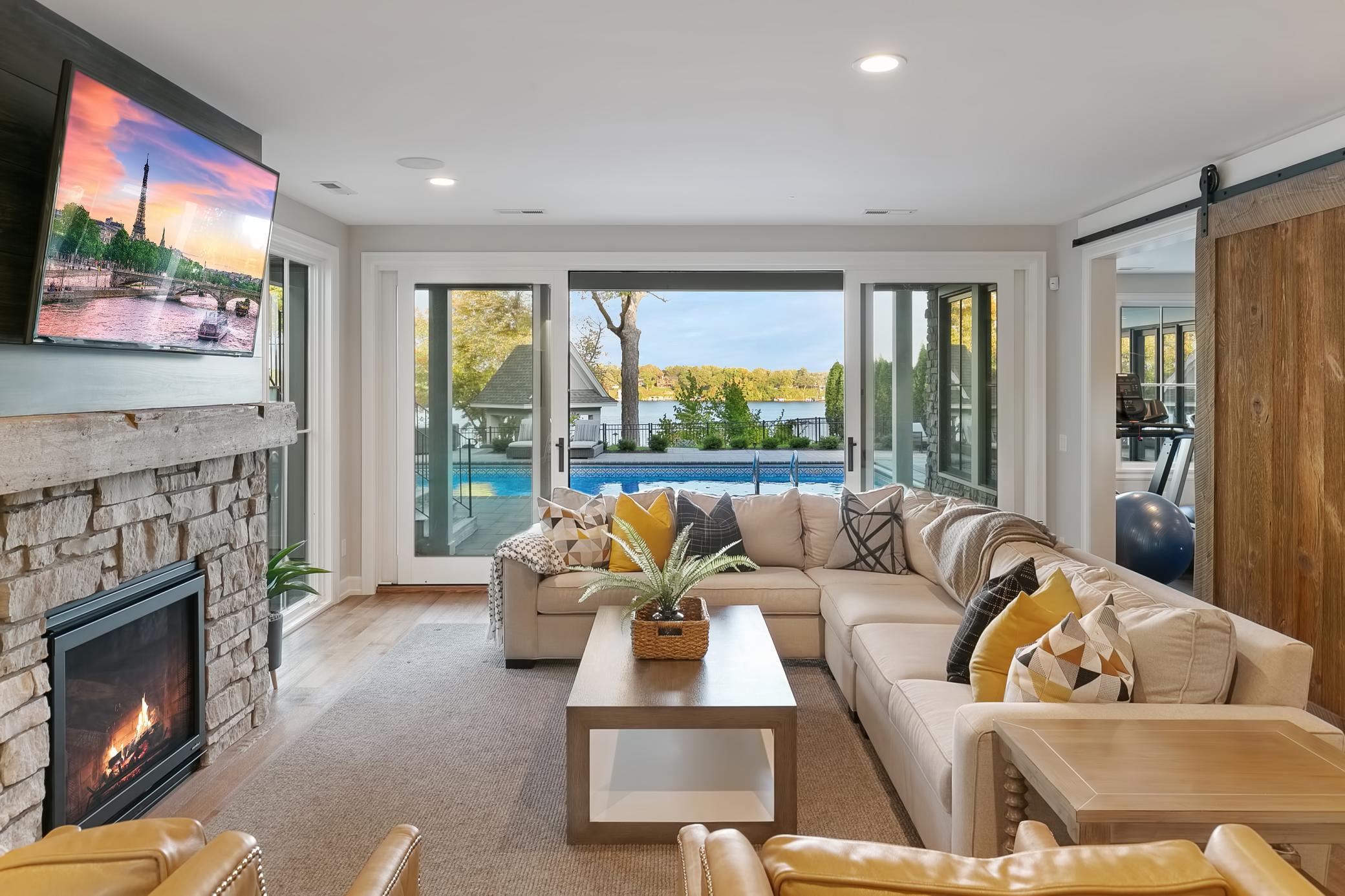 6445 Hawks Pointe Lane