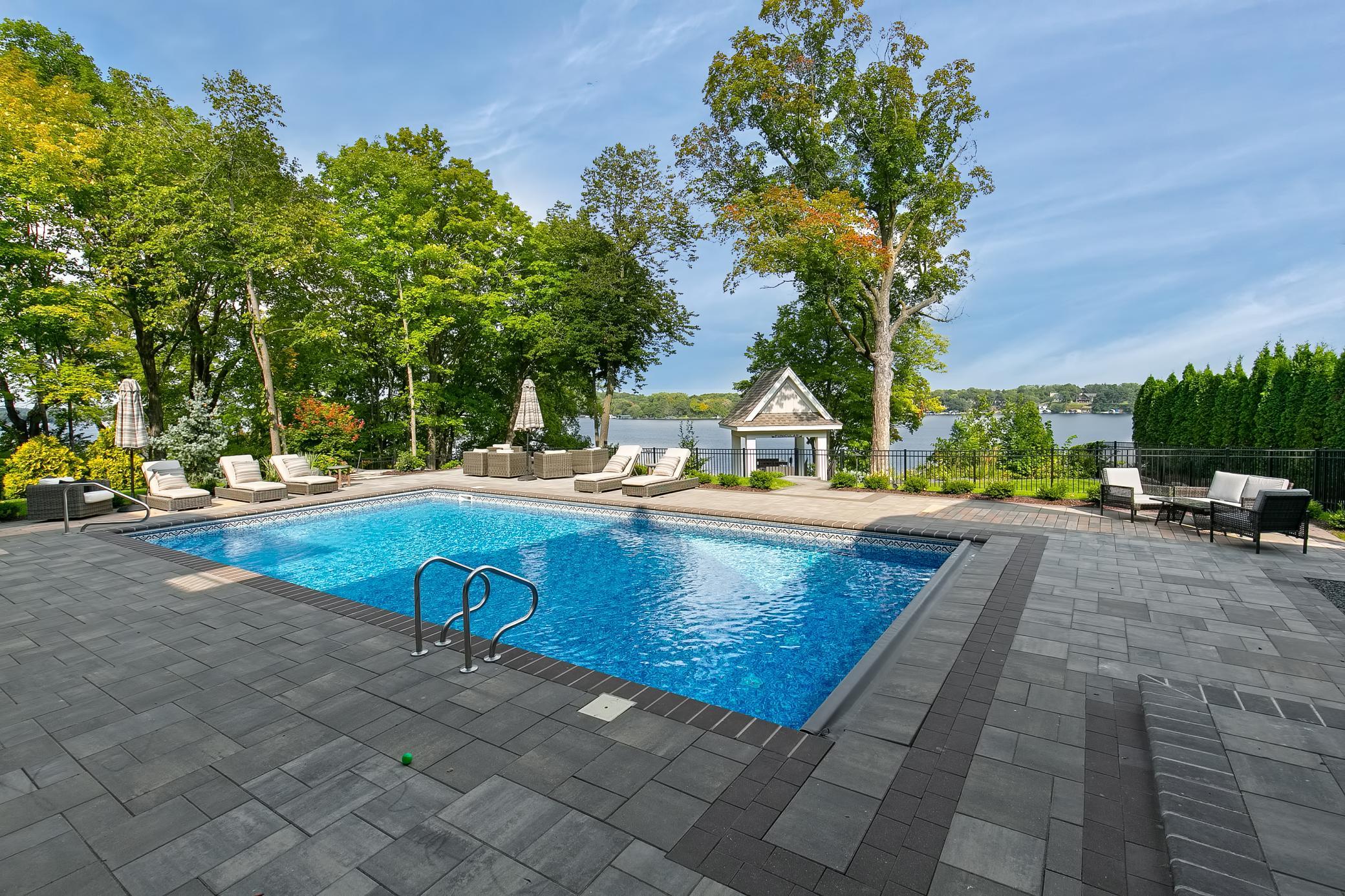 6445 Hawks Pointe Lane