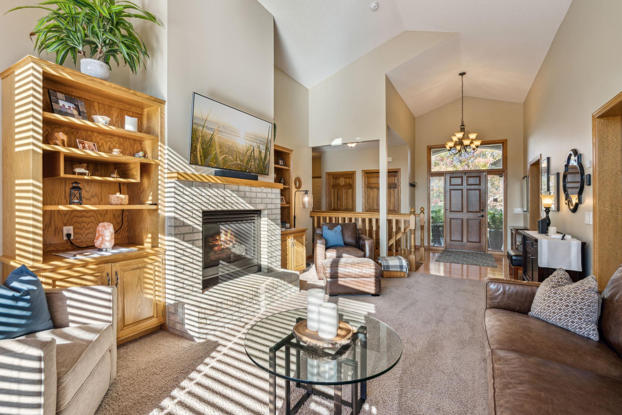 4205 Pineview Lane N