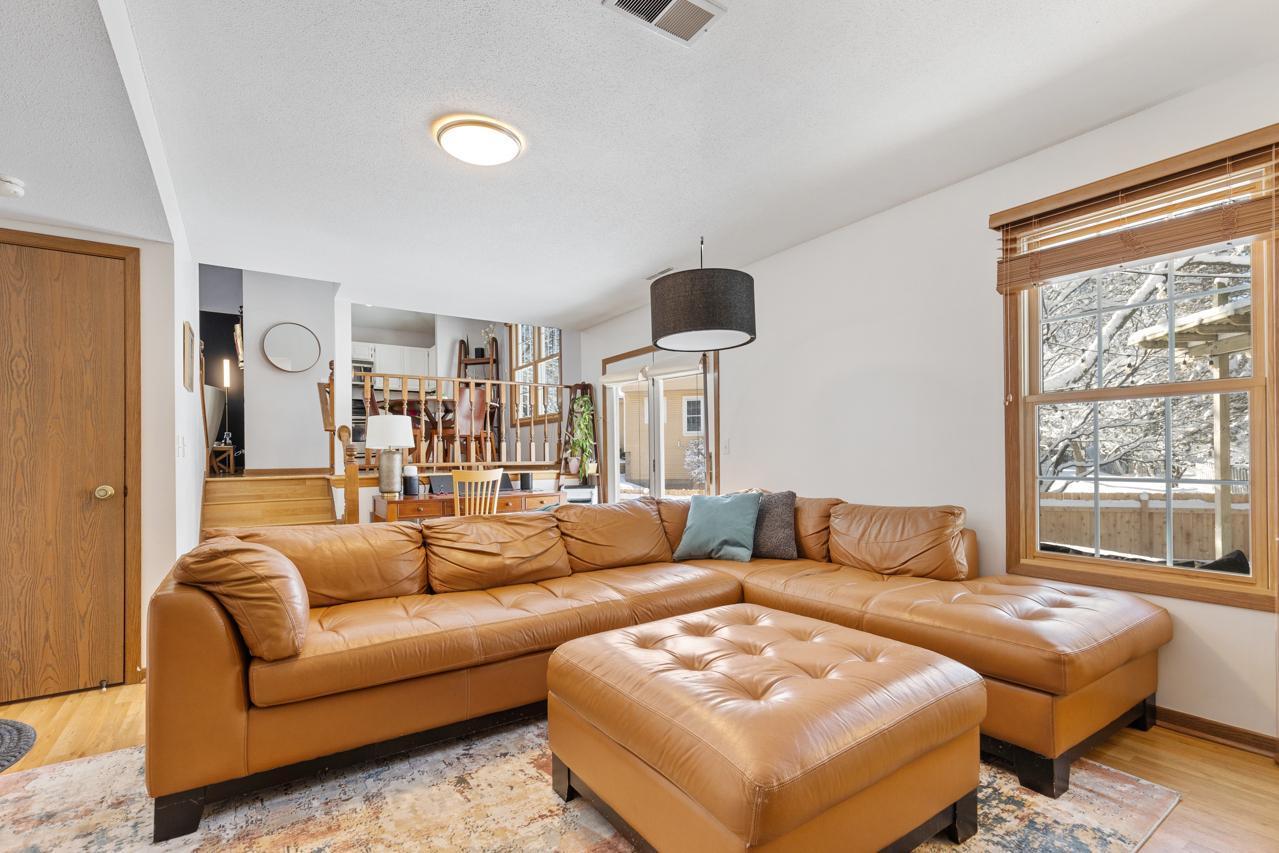 8925 Knollwood Drive
