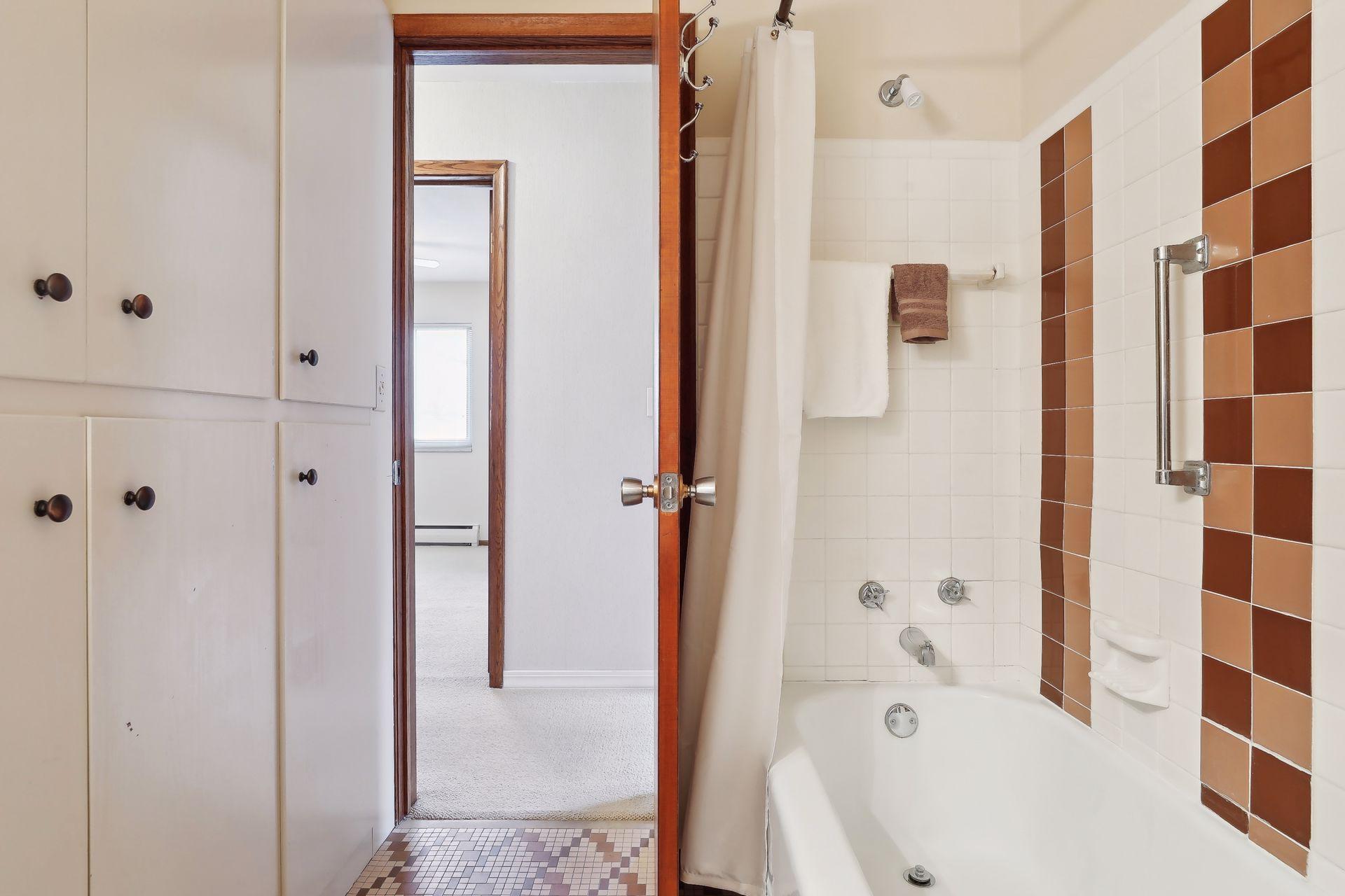 7000 Sandell Avenue Unit: 10
