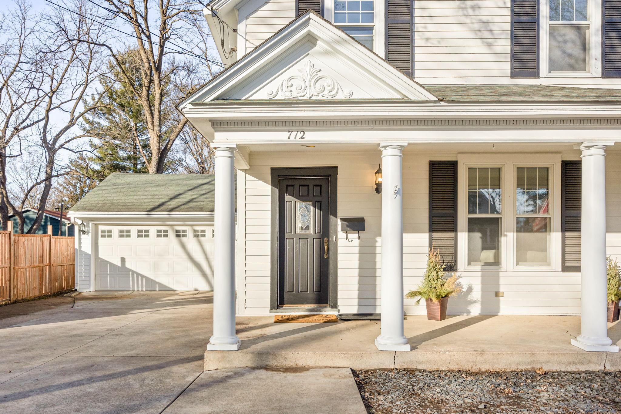 712 Anderson Street W