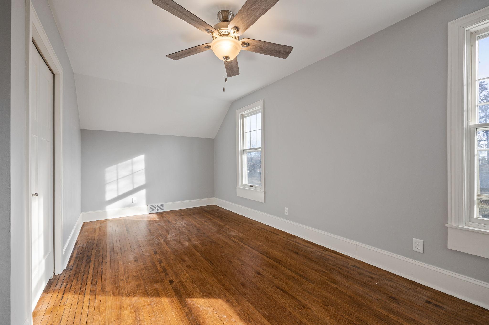 712 Anderson Street W
