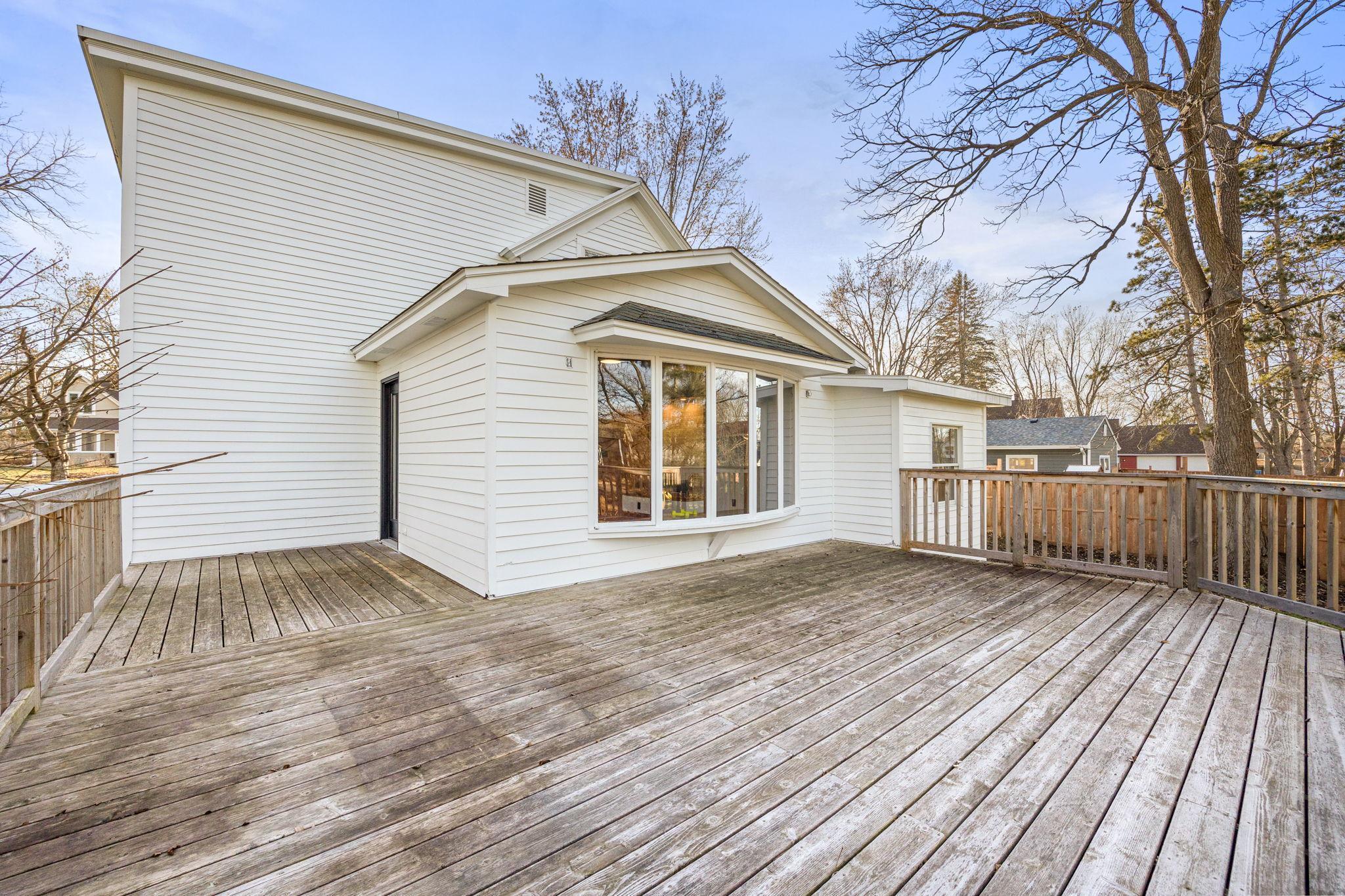 712 Anderson Street W