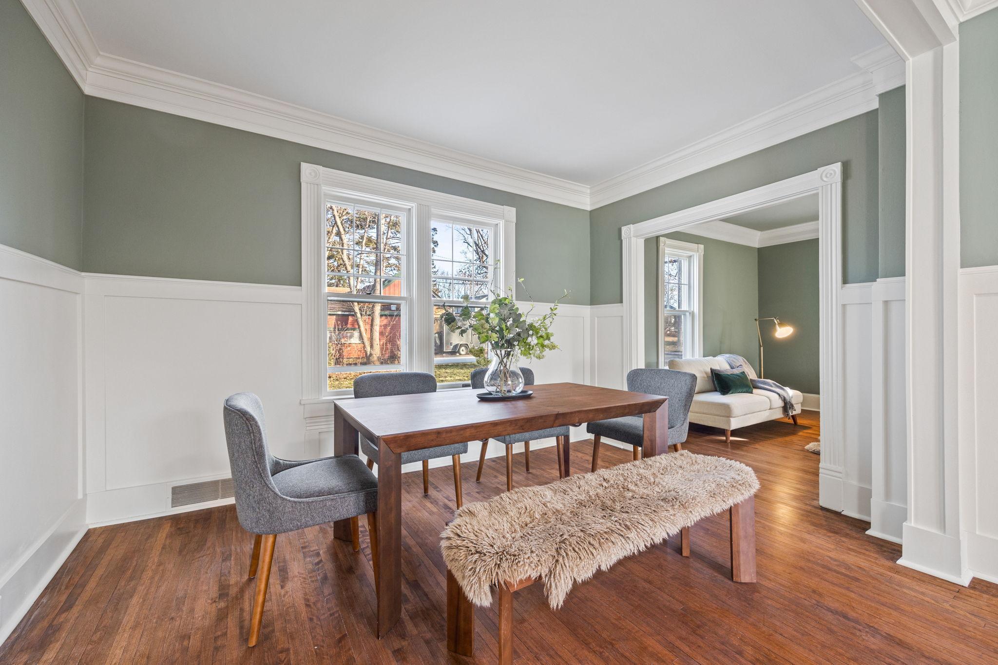 712 Anderson Street W
