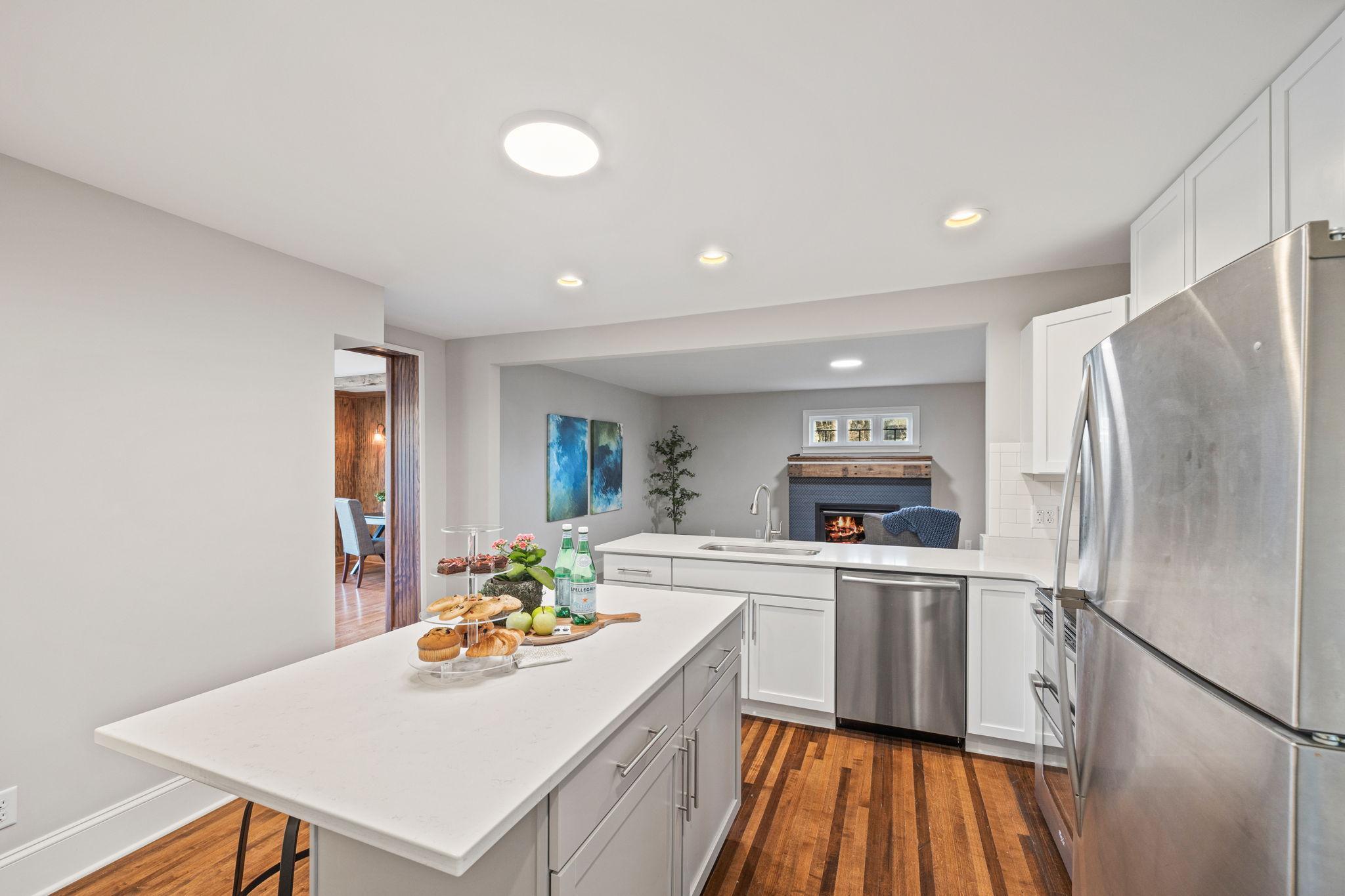 712 Anderson Street W