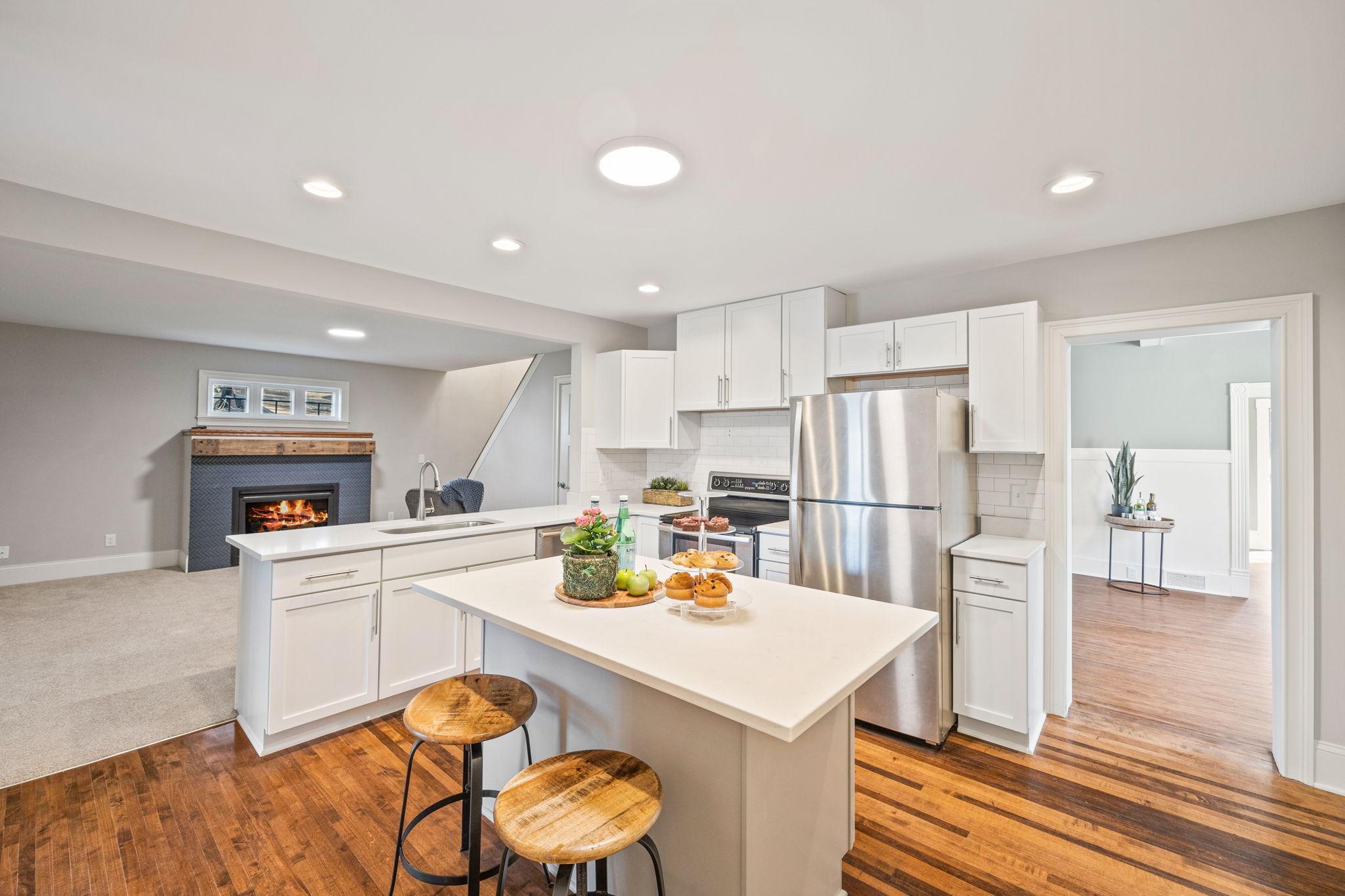 712 Anderson Street W