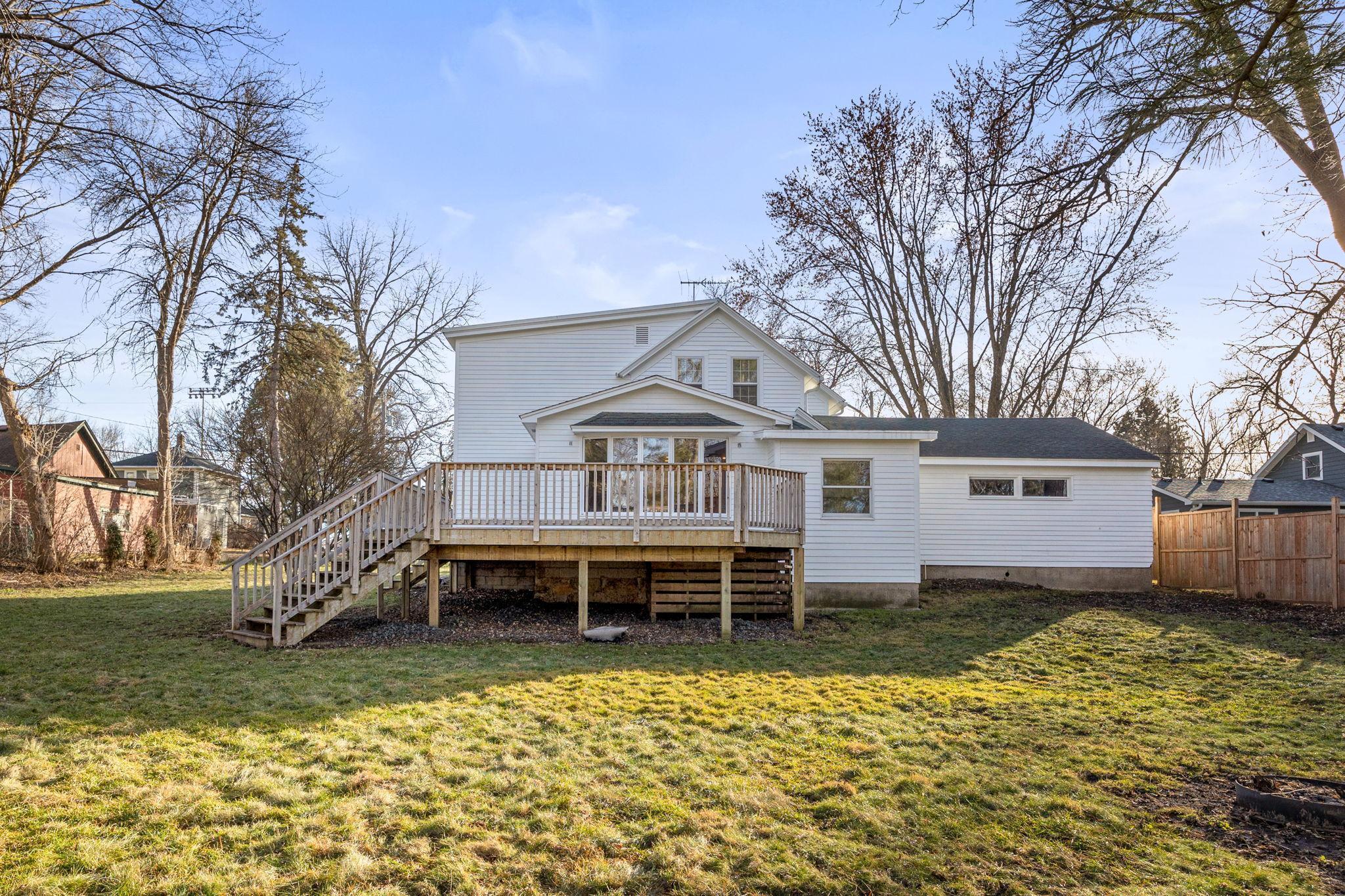 712 Anderson Street W