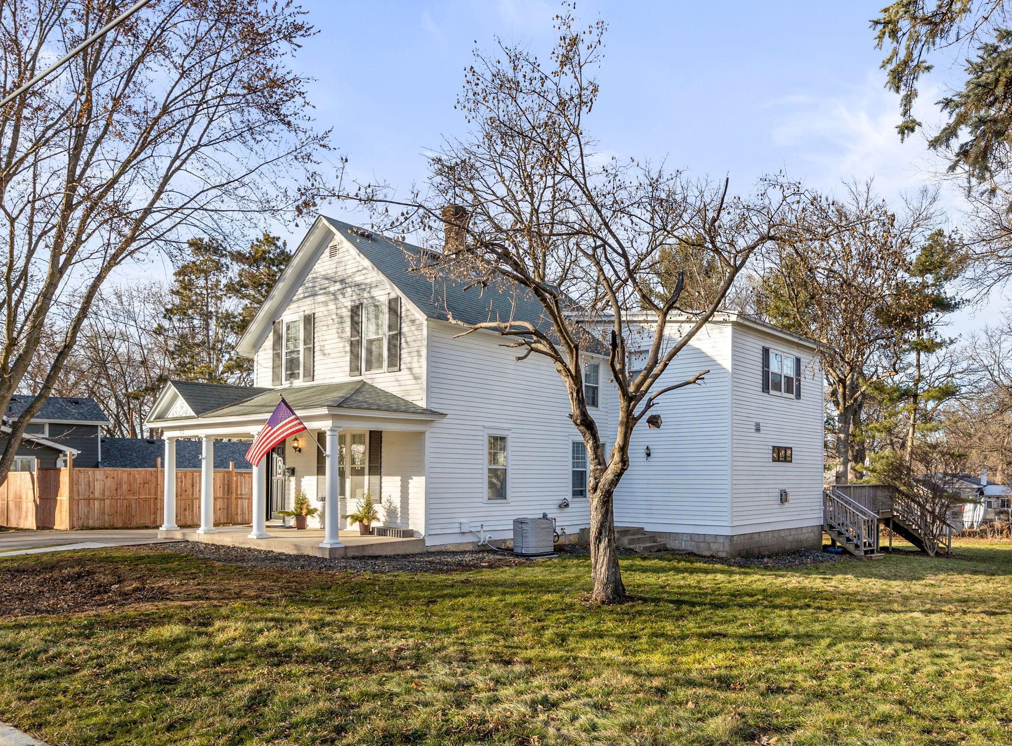 712 Anderson Street W
