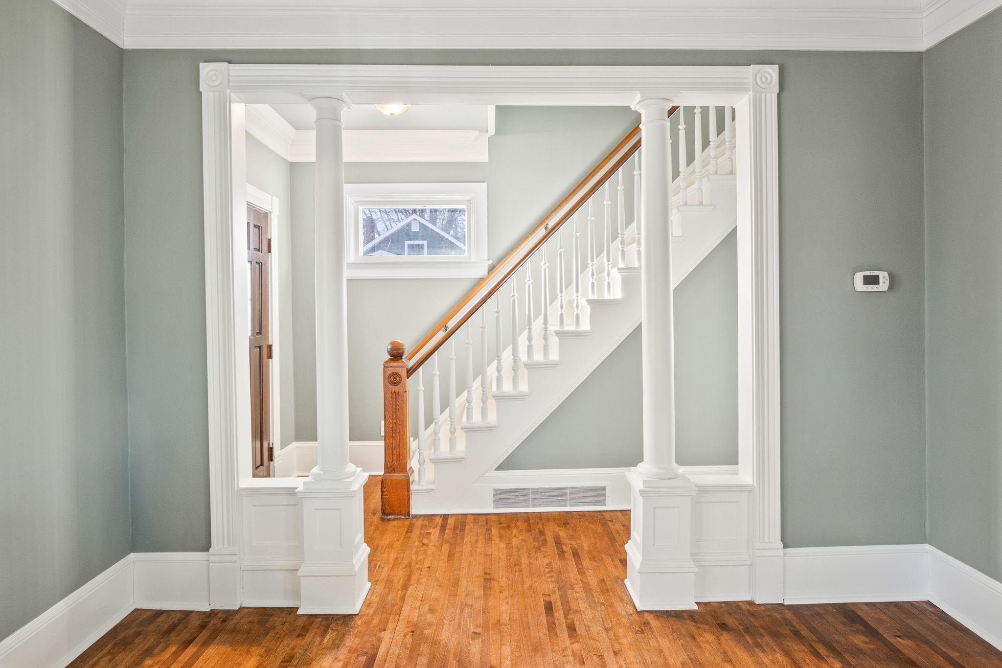 712 Anderson Street W