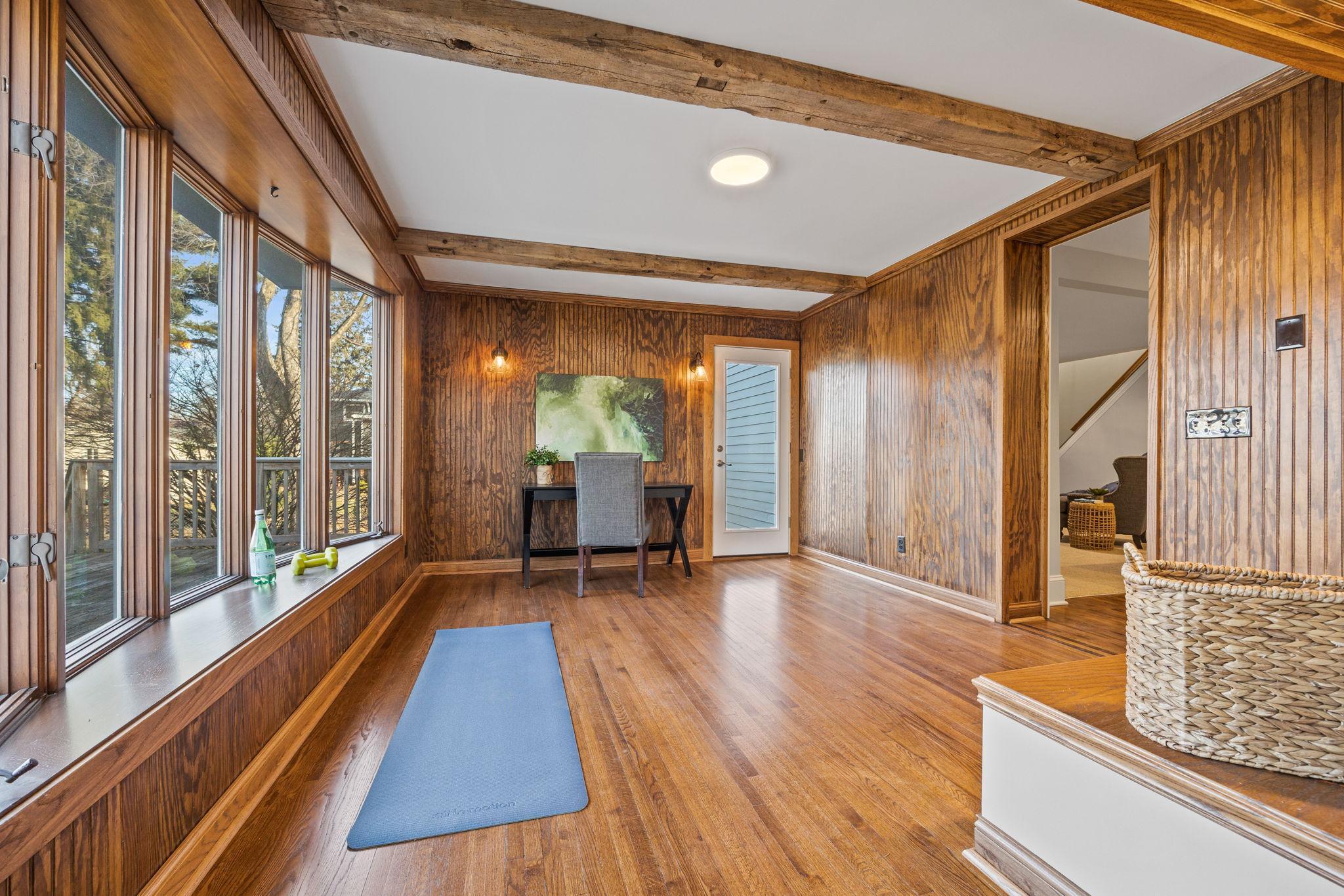 712 Anderson Street W