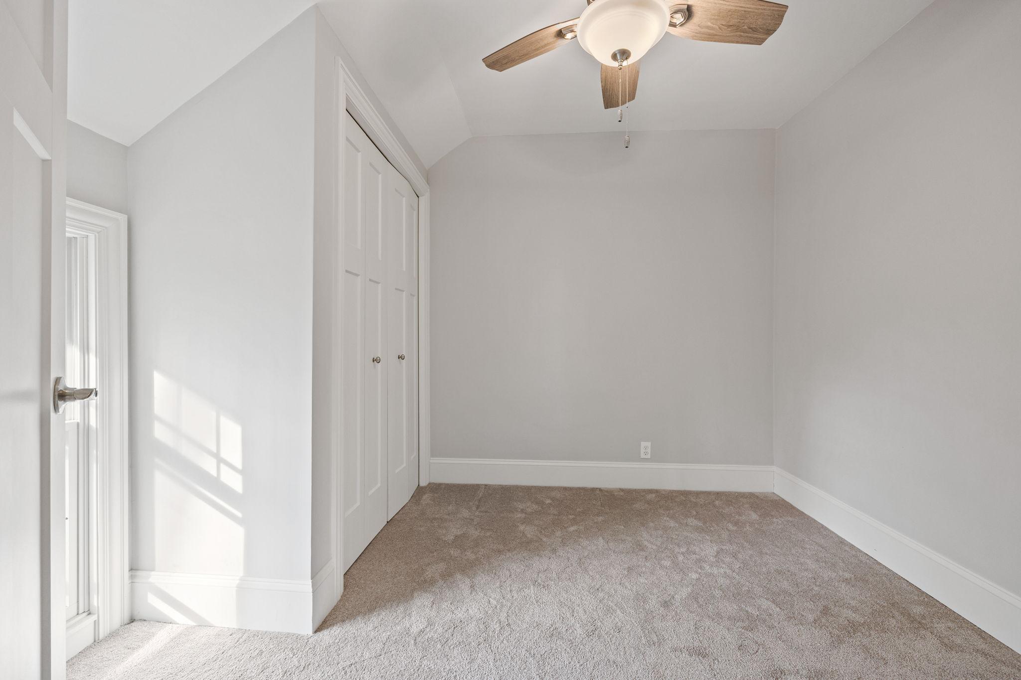 712 Anderson Street W